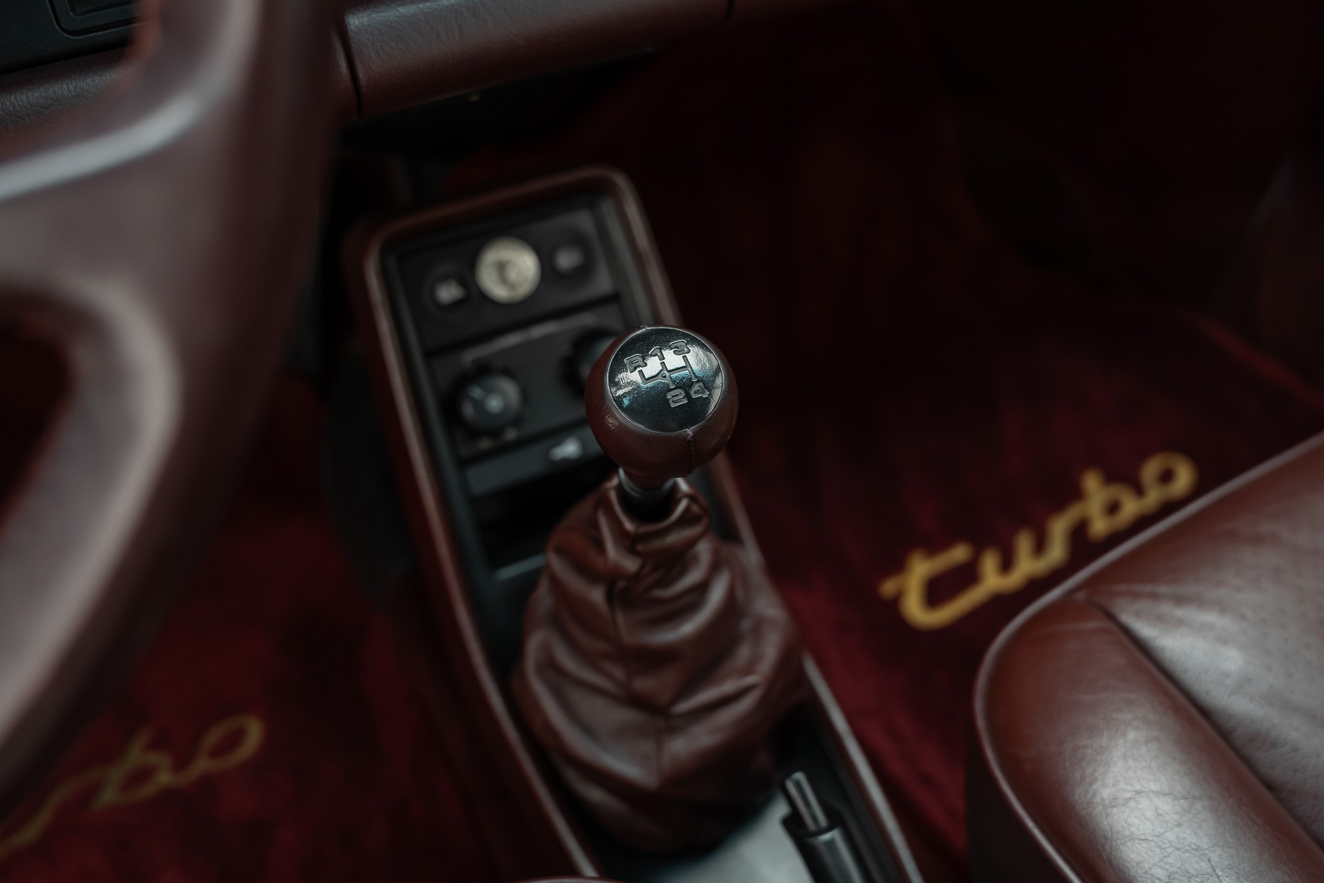 PORSCHE 911 Turbo Cabriolet-image-13