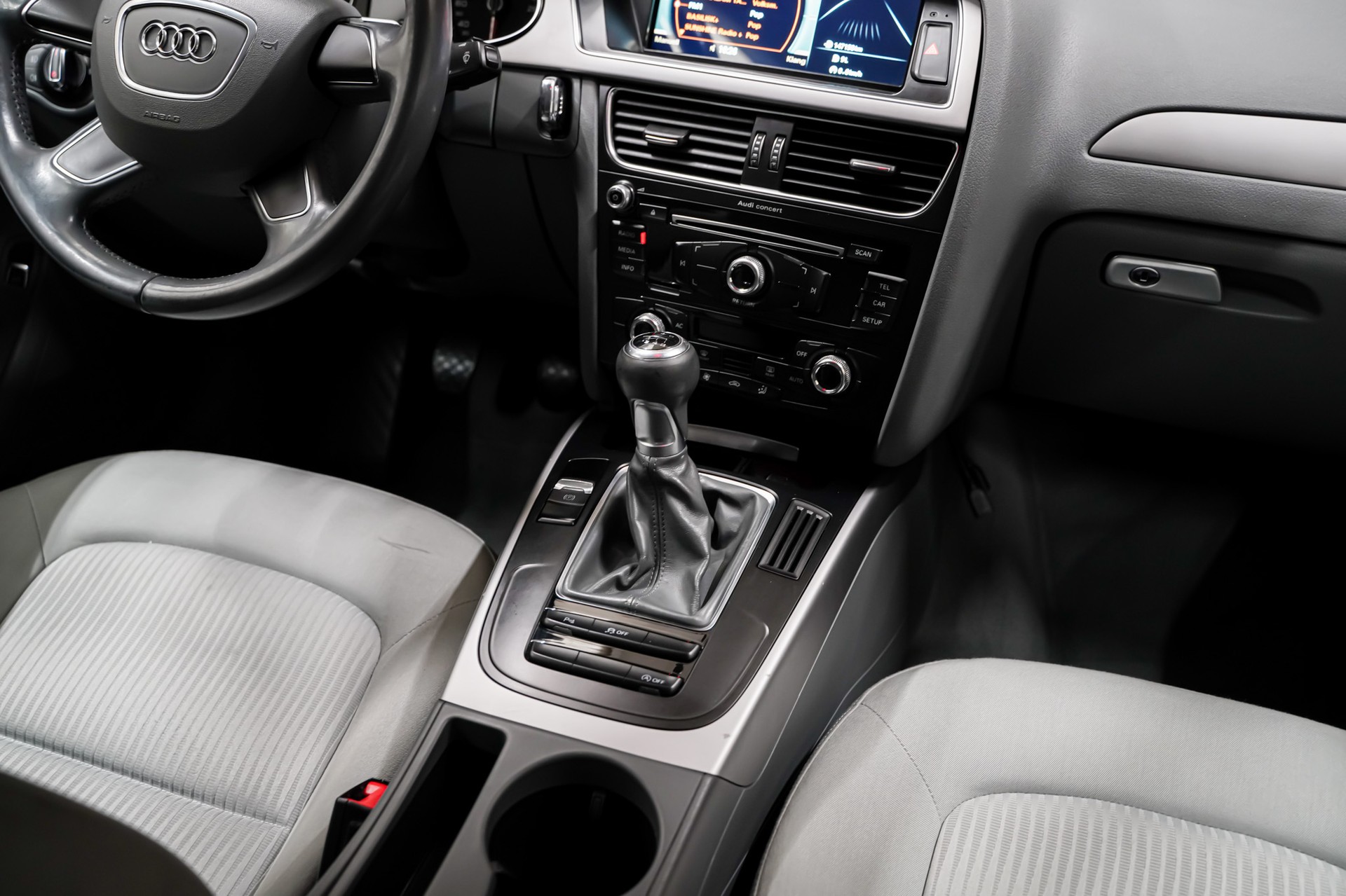 AUDI A4 Limousine 1.8 TFSI-image-17