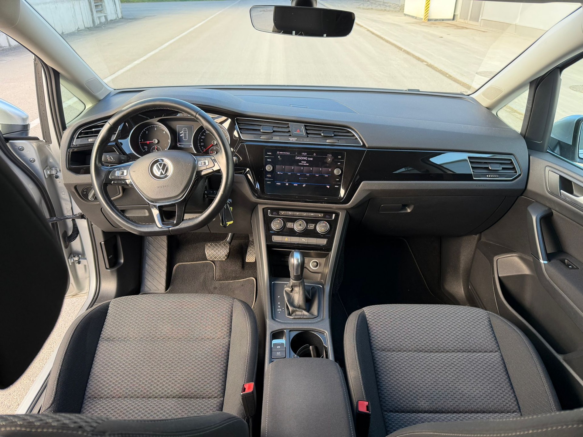 VW Touran 2.0 TDI BlueMotion Technology Comfortline DSG-image-12