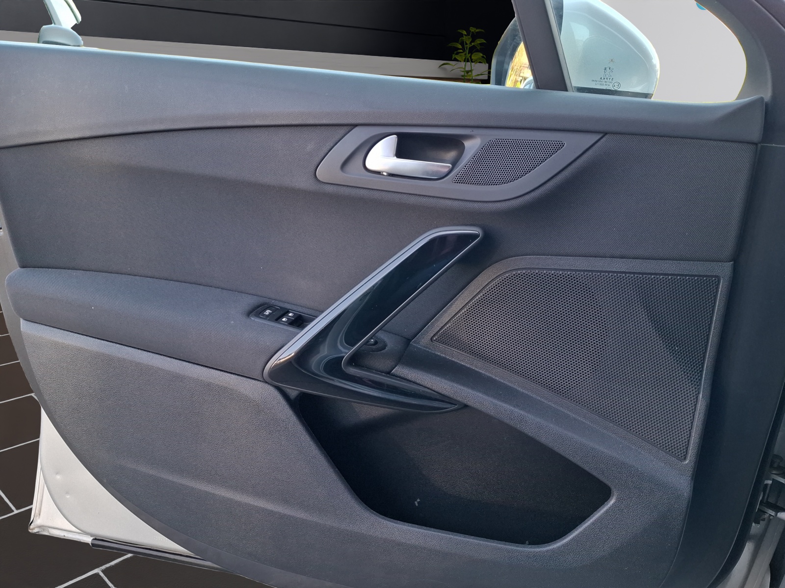 PEUGEOT 508 1.6 16V T Allure-image-12