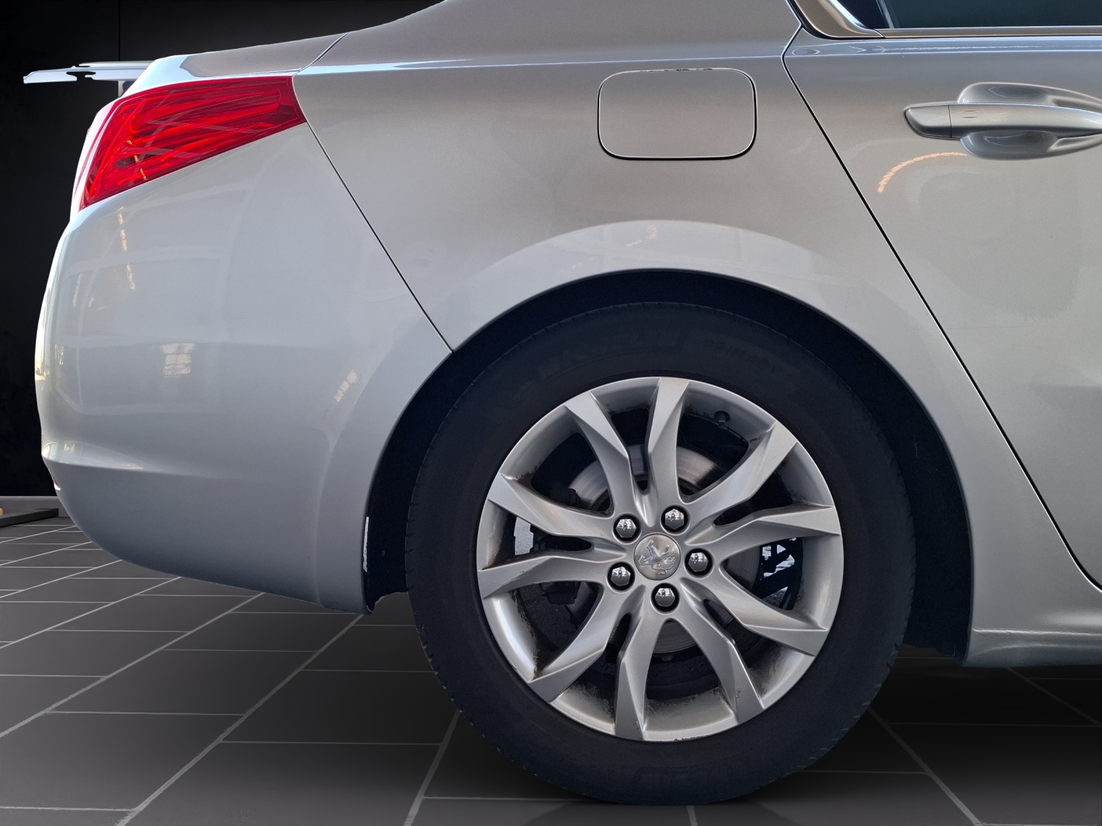 PEUGEOT 508 1.6 16V T Allure-image-8