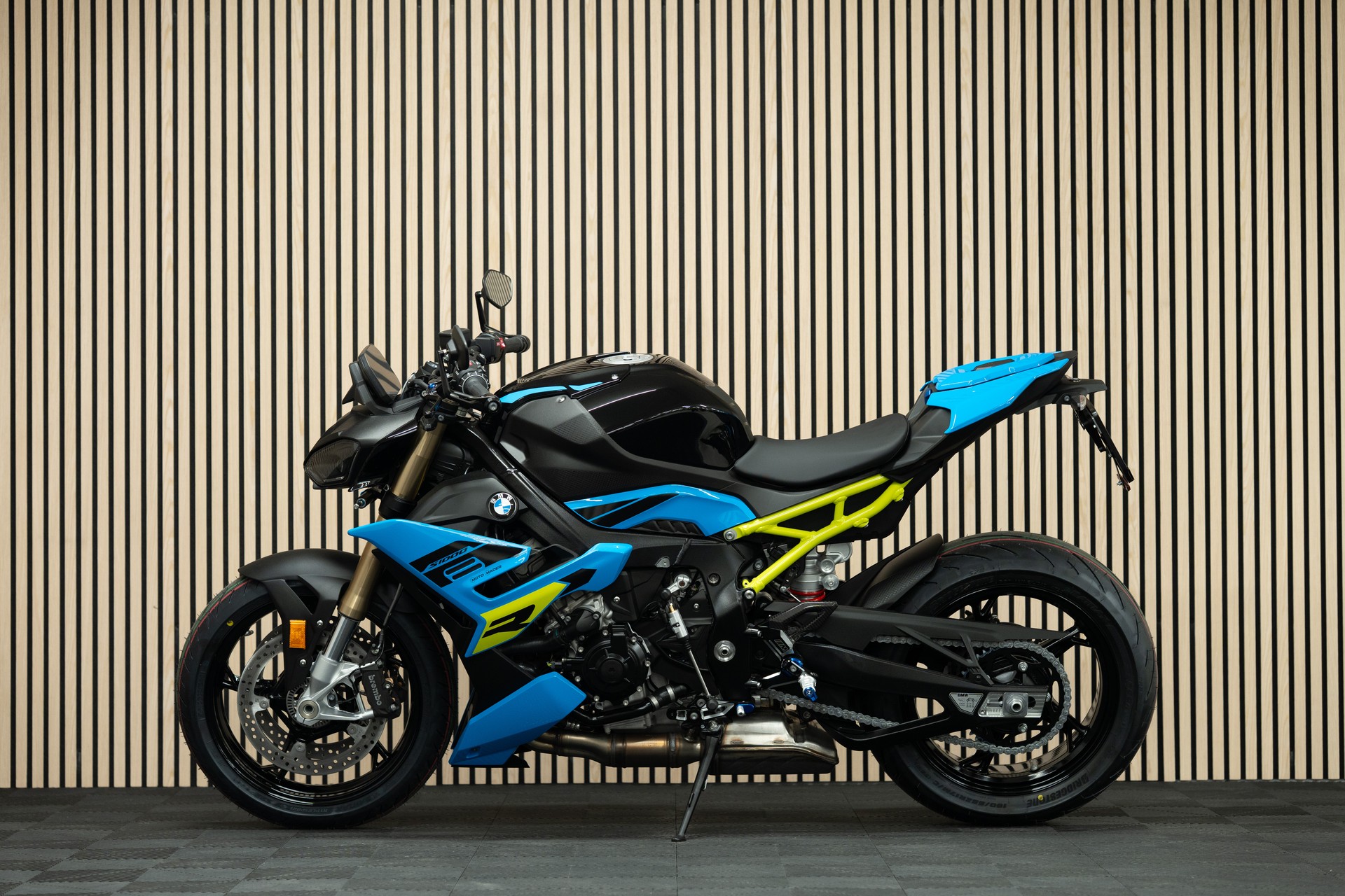 BMW BMW S 1000 R mit M Frästeilen und SC Project Endschalldämpfer-showroom-element-1