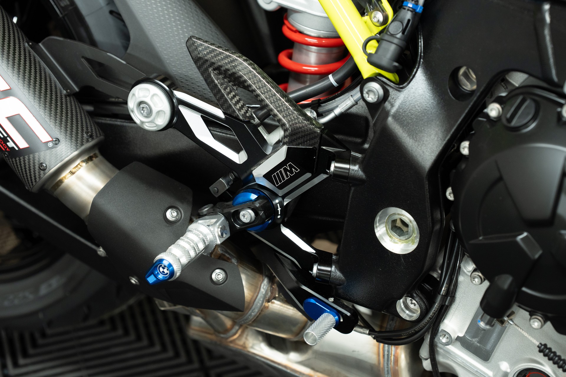 BMW BMW S 1000 R mit M Frästeilen und SC Project Endschalldämpfer-image-5
