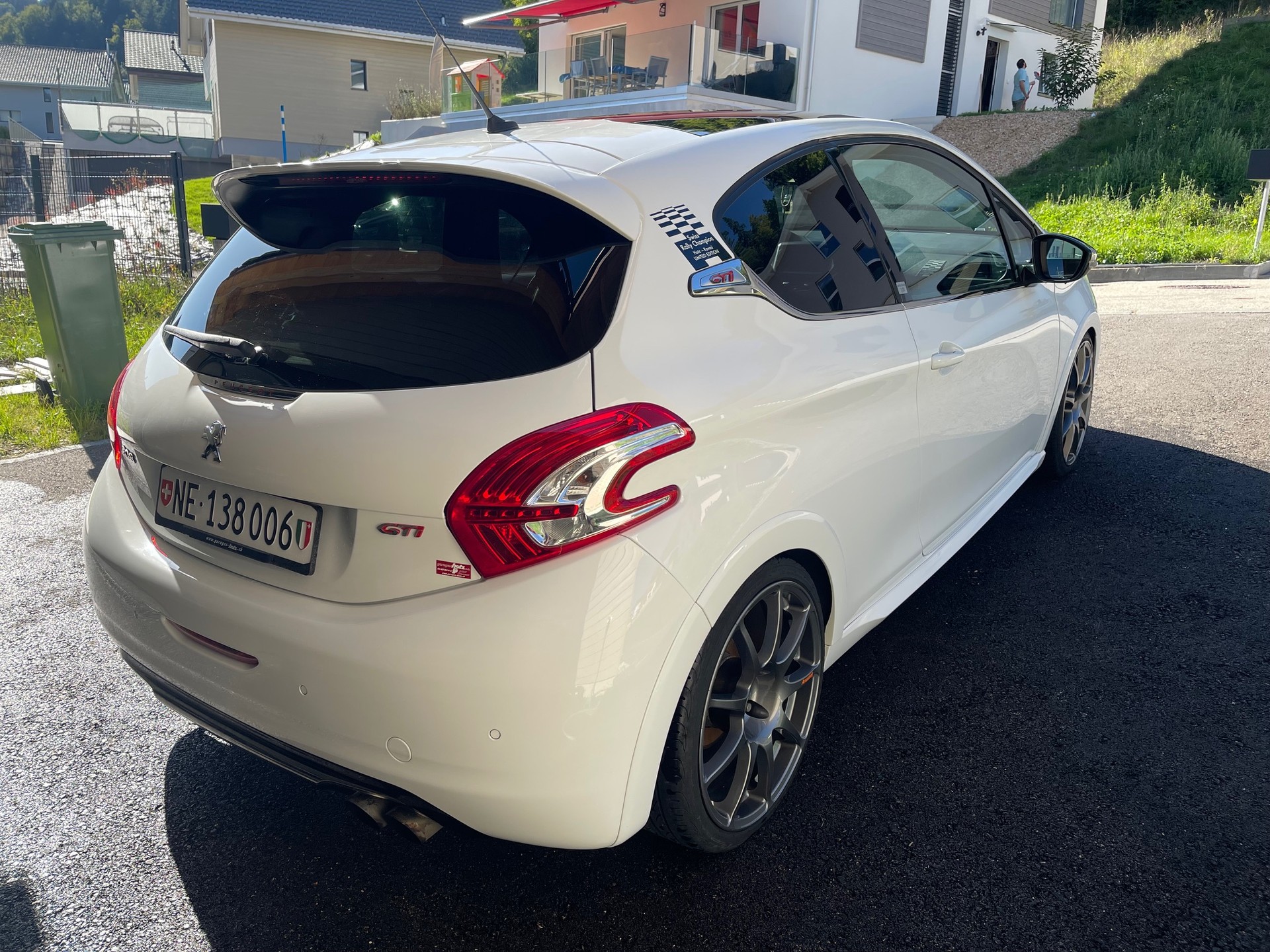 PEUGEOT 208 1.6 Turbo GTi-image-2