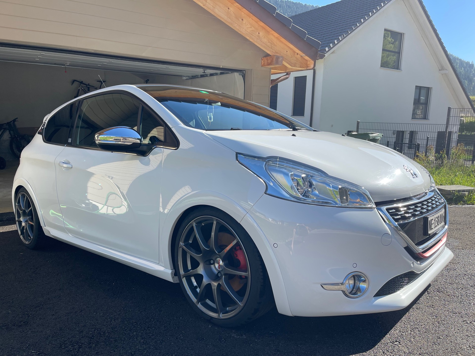 PEUGEOT 208 1.6 Turbo GTi-image-3