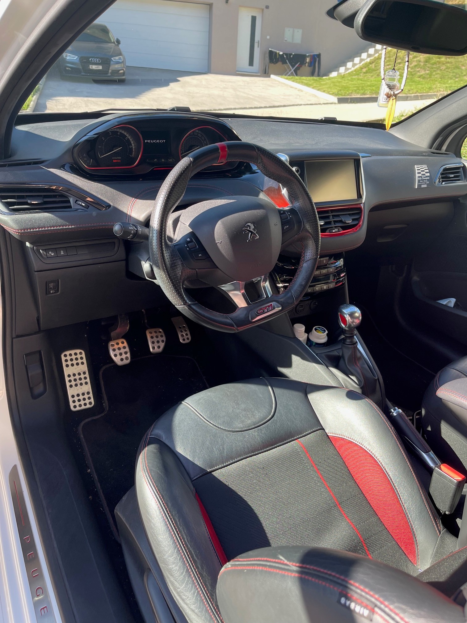 PEUGEOT 208 1.6 Turbo GTi-image-7