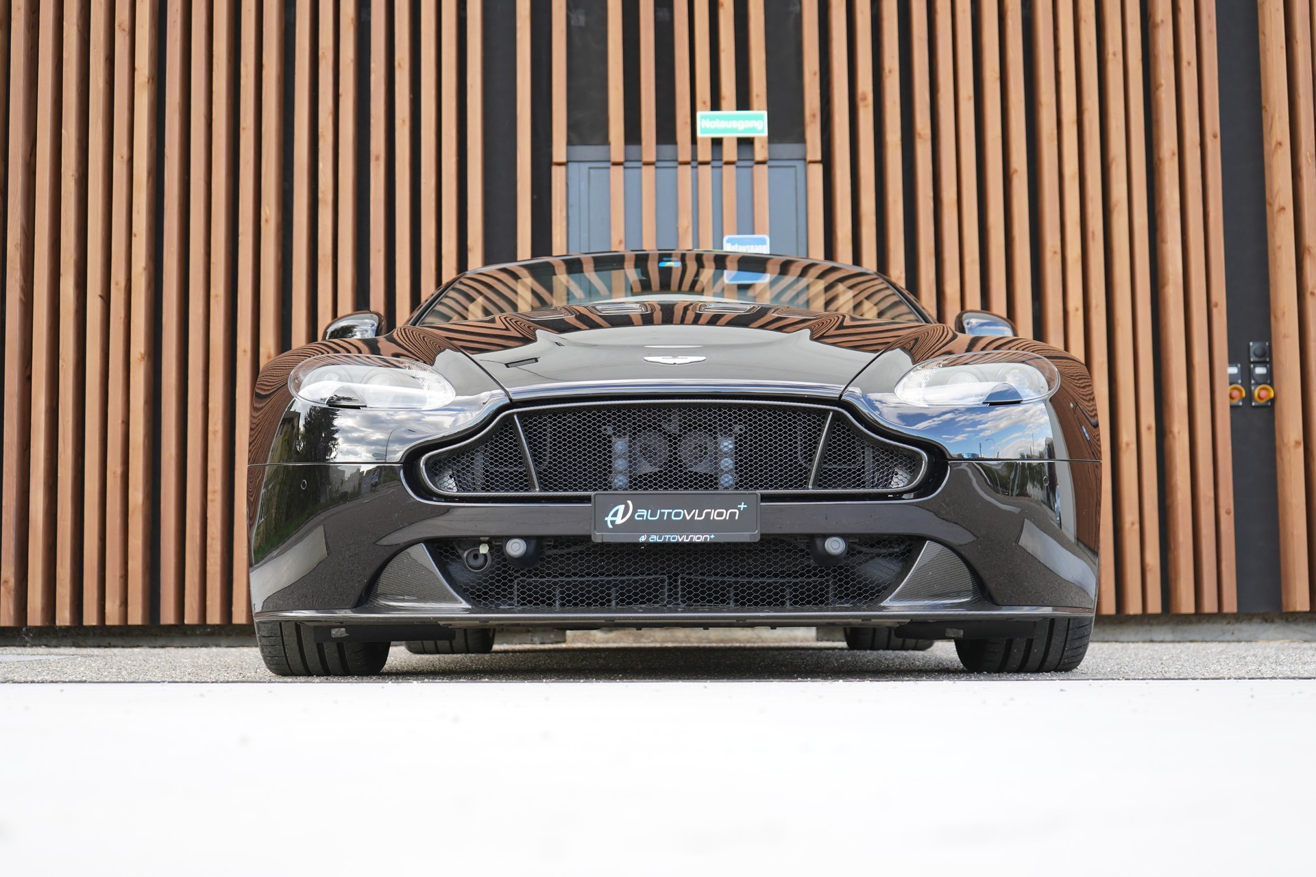 ASTON MARTIN V12 VANTAGE 5.9 S SPORTSHIFT CARBON l 574 PS-image-15