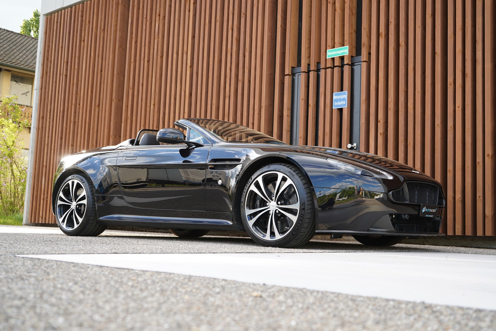 ASTON MARTIN V12 VANTAGE 5.9 S SPORTSHIFT CARBON l 574 PS-image-8