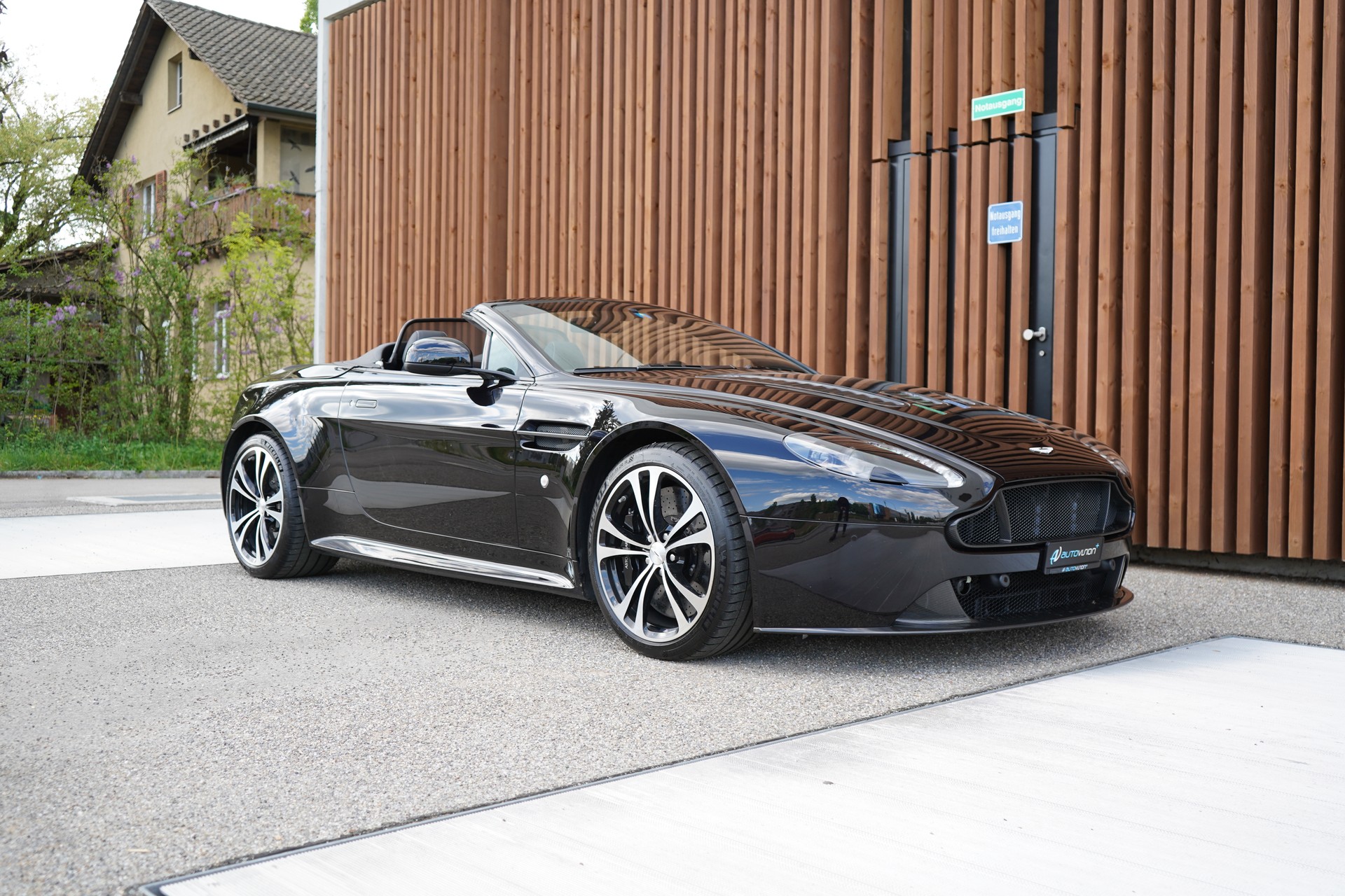 ASTON MARTIN V12 VANTAGE 5.9 S SPORTSHIFT CARBON l 574 PS-image-12