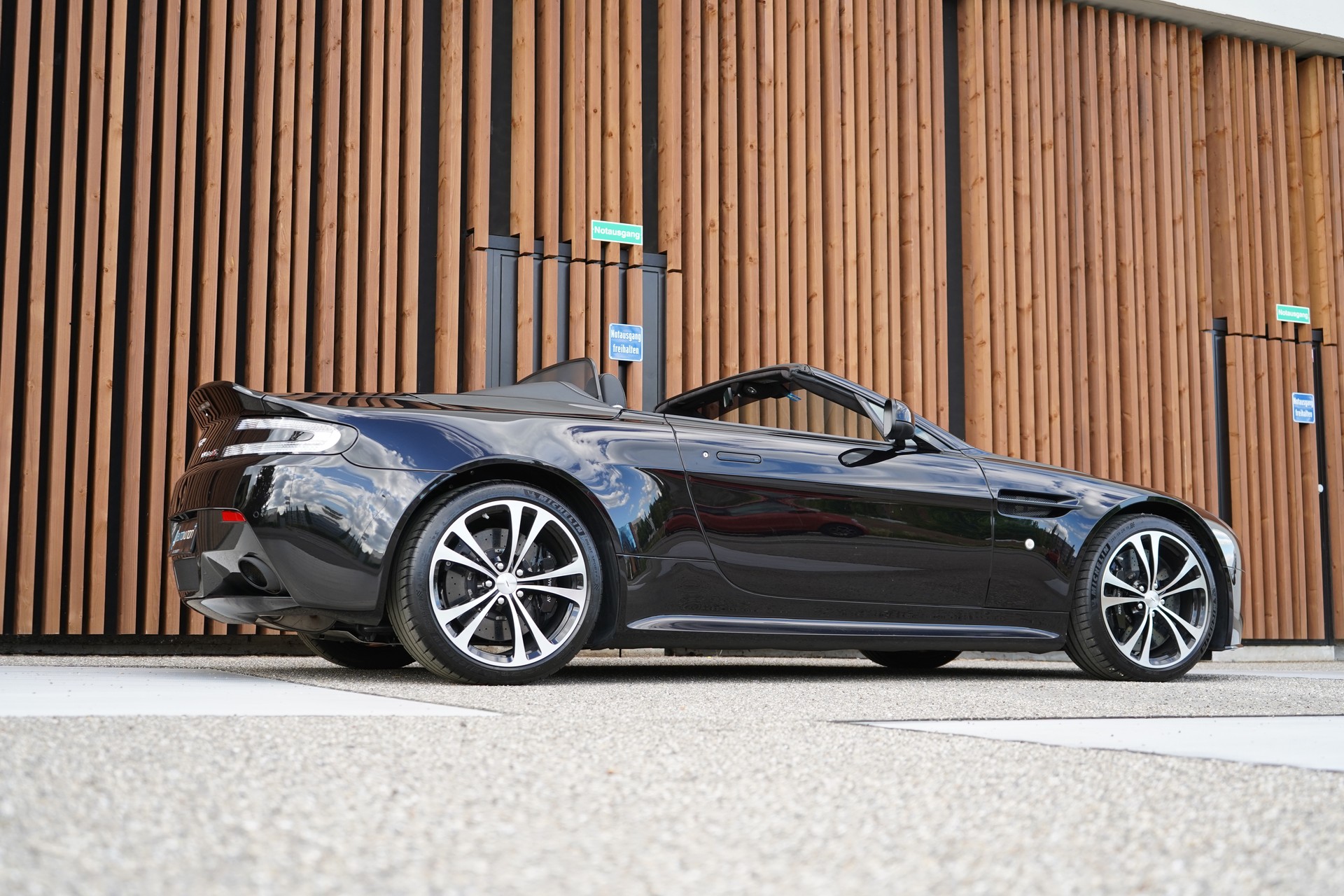 ASTON MARTIN V12 VANTAGE 5.9 S SPORTSHIFT CARBON l 574 PS-image-13