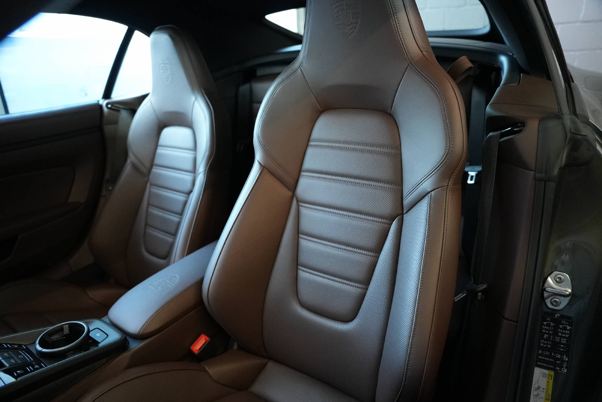 PORSCHE 911 Carrera 4 GTS Cabriolet Aventuringrün-image-9