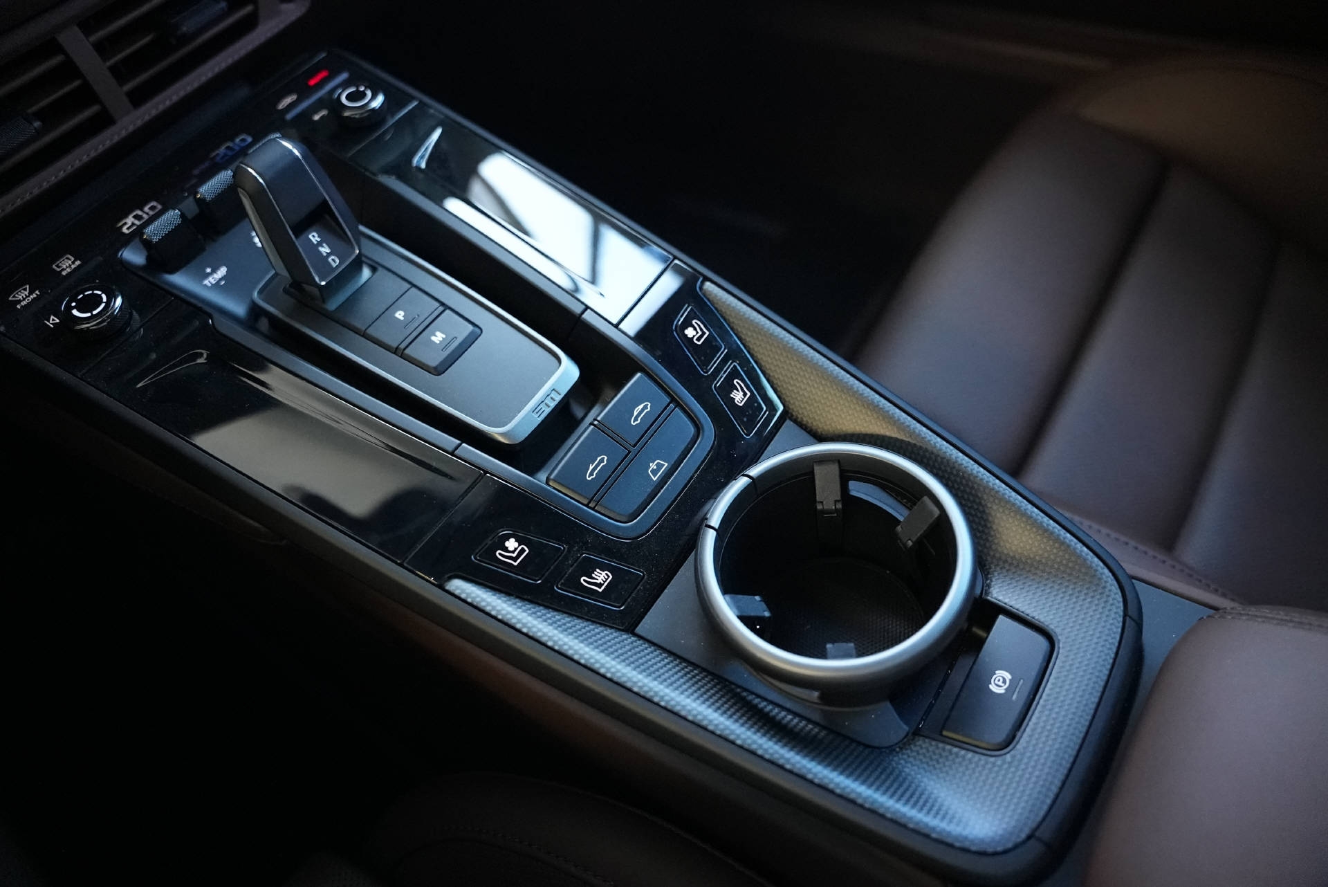 PORSCHE 911 Carrera 4 GTS Cabriolet Aventuringrün-image-14