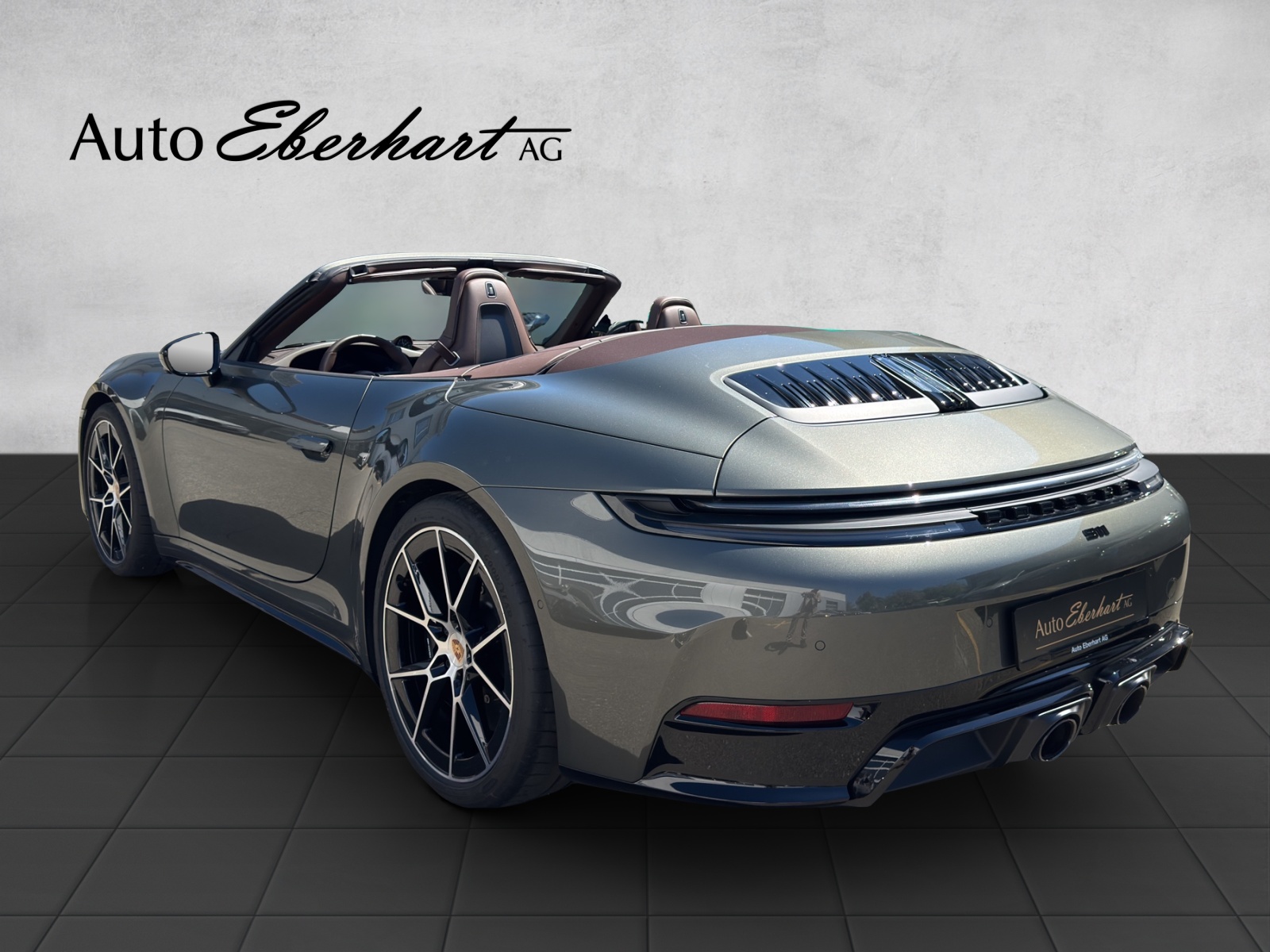 PORSCHE 911 Carrera 4 GTS Cabriolet Aventuringrün-showroom-element-1