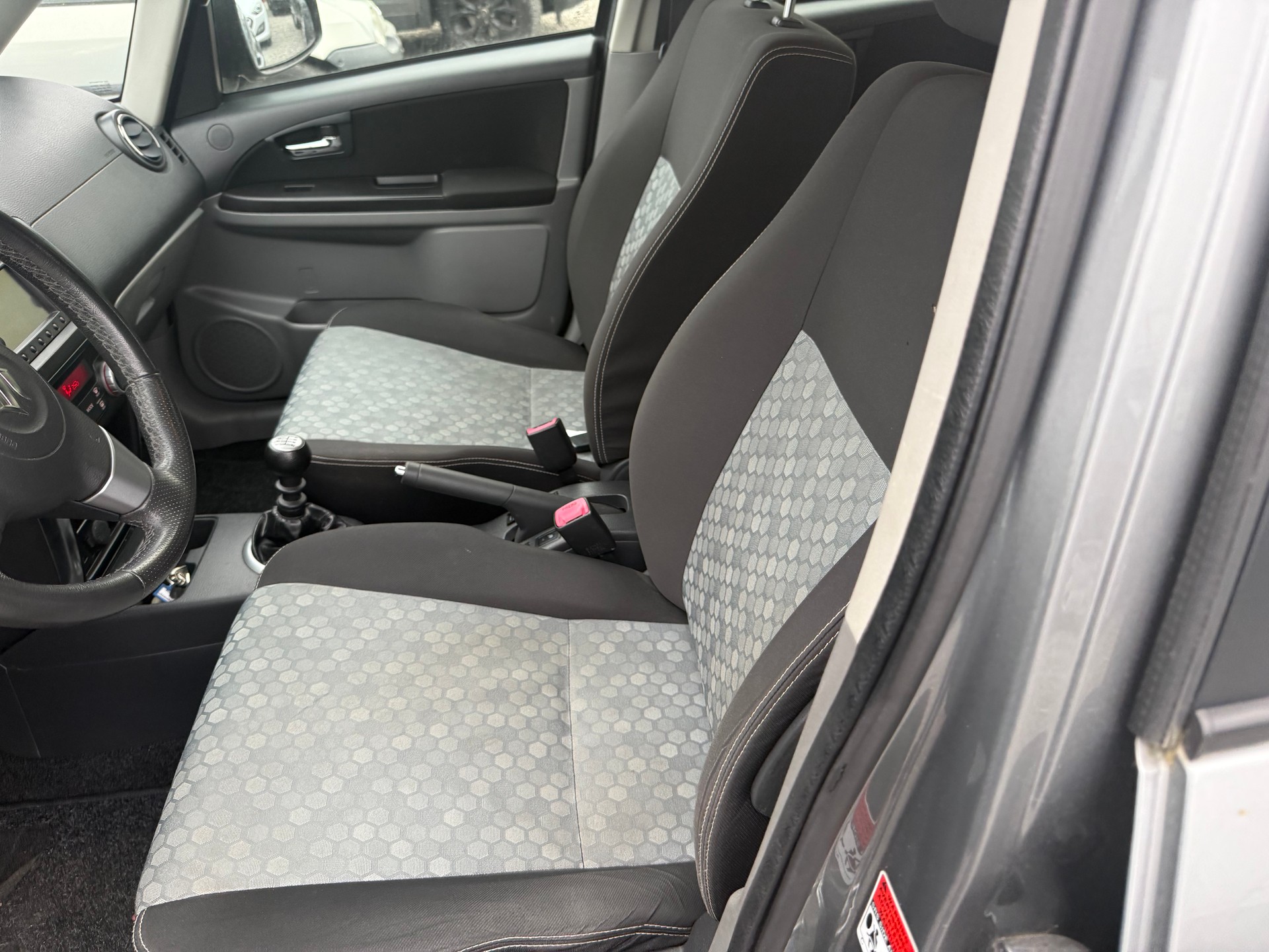 SUZUKI SX4 2.0 TD GL Top Indigo 4WD-image-6