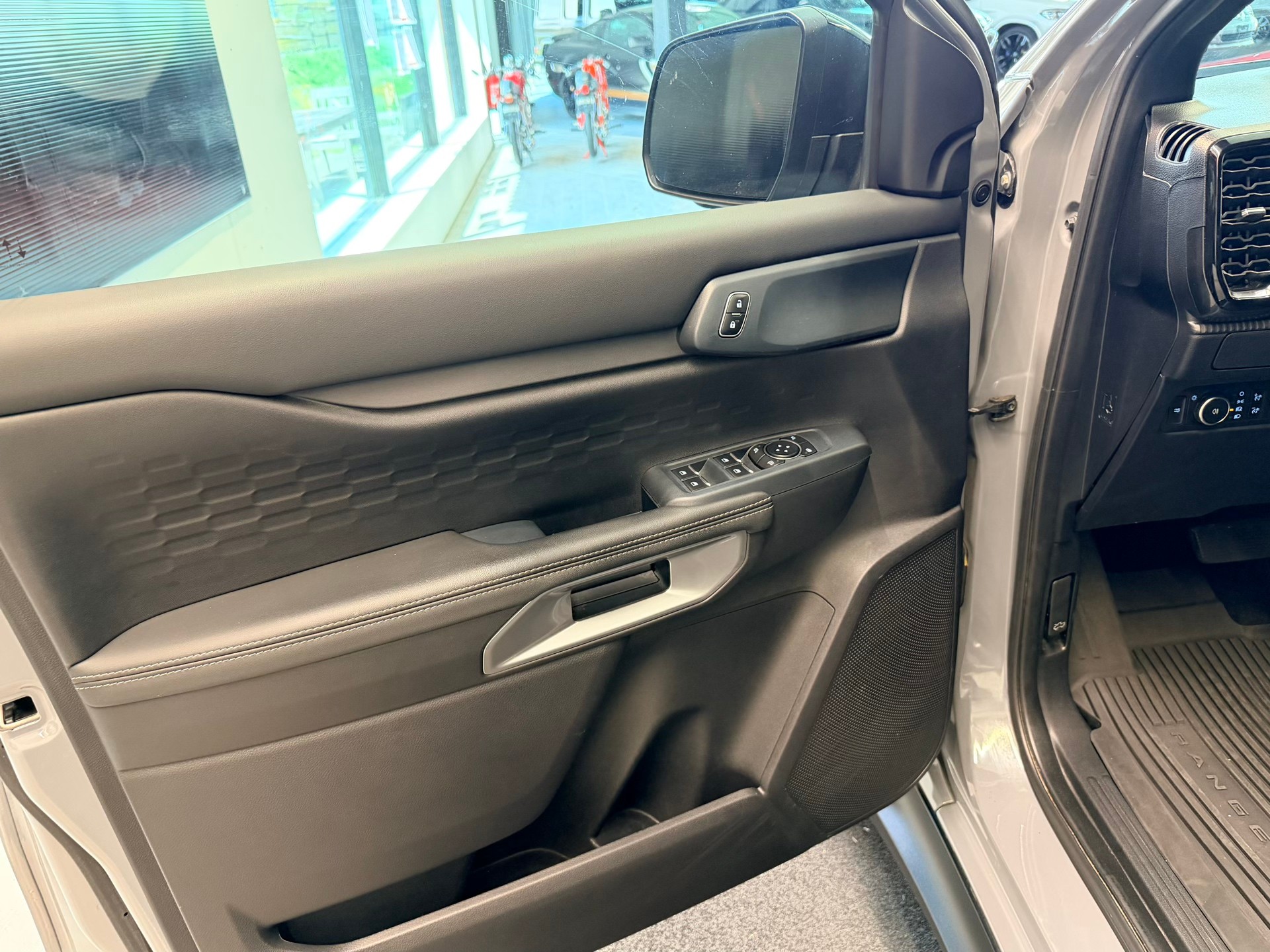 FORD Ranger MS/RT 3.0 Eco Blue e-4WD Automat-image-11