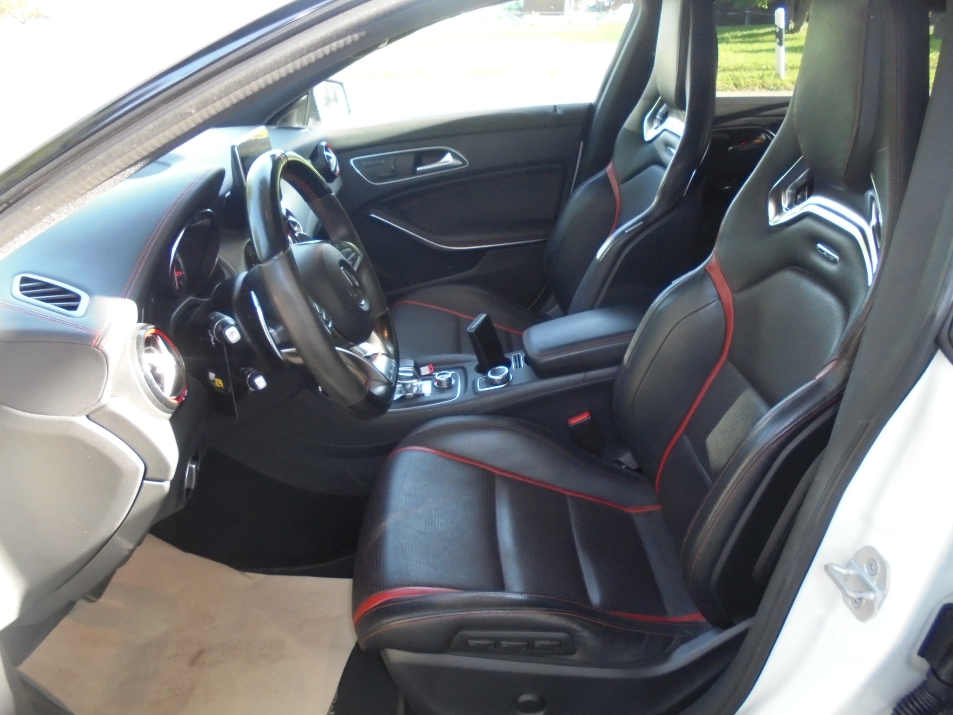 MERCEDES-BENZ CLA Shooting Brake 45 AMG 4Matic Speedshift-image-7