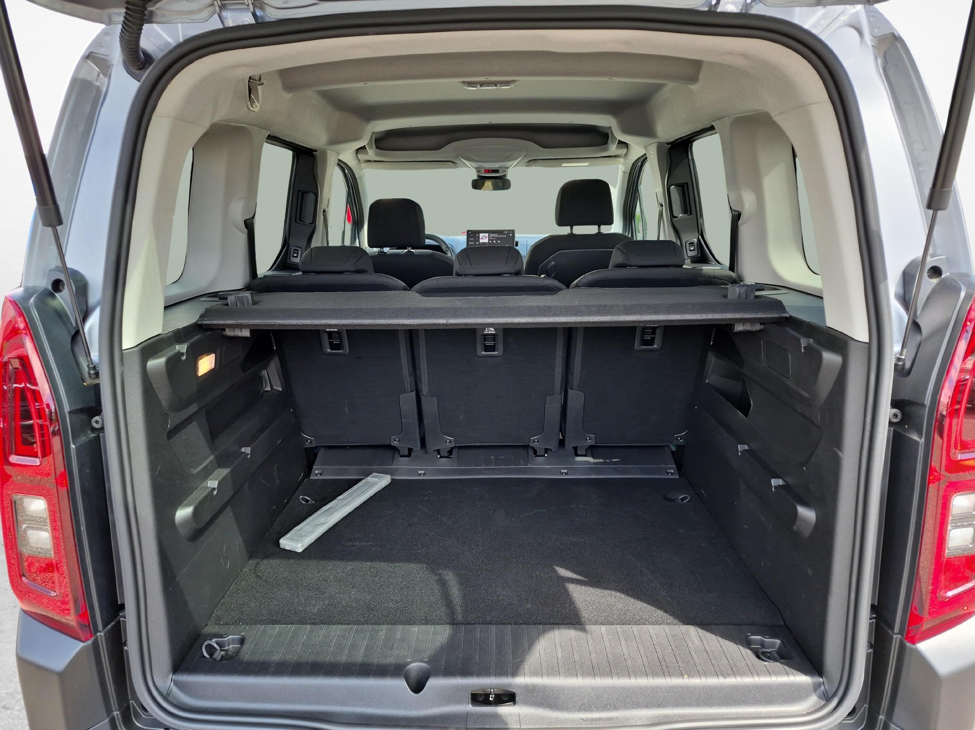 CITROEN Berlingo 1.5 BlueHDi 130 Max / Jetzt mit attraktivem 1.99% Leasing-image-11