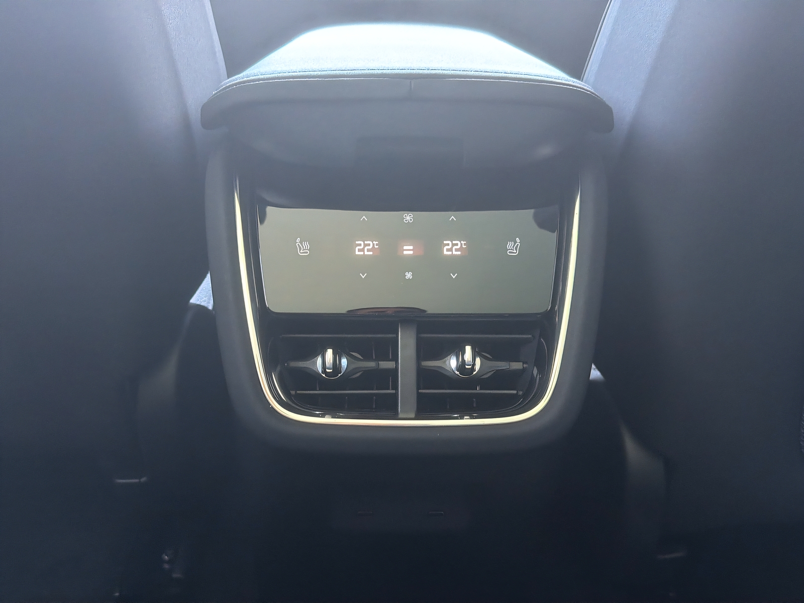 VOLVO EX90 Twin Performance Ultra AWD-image-17