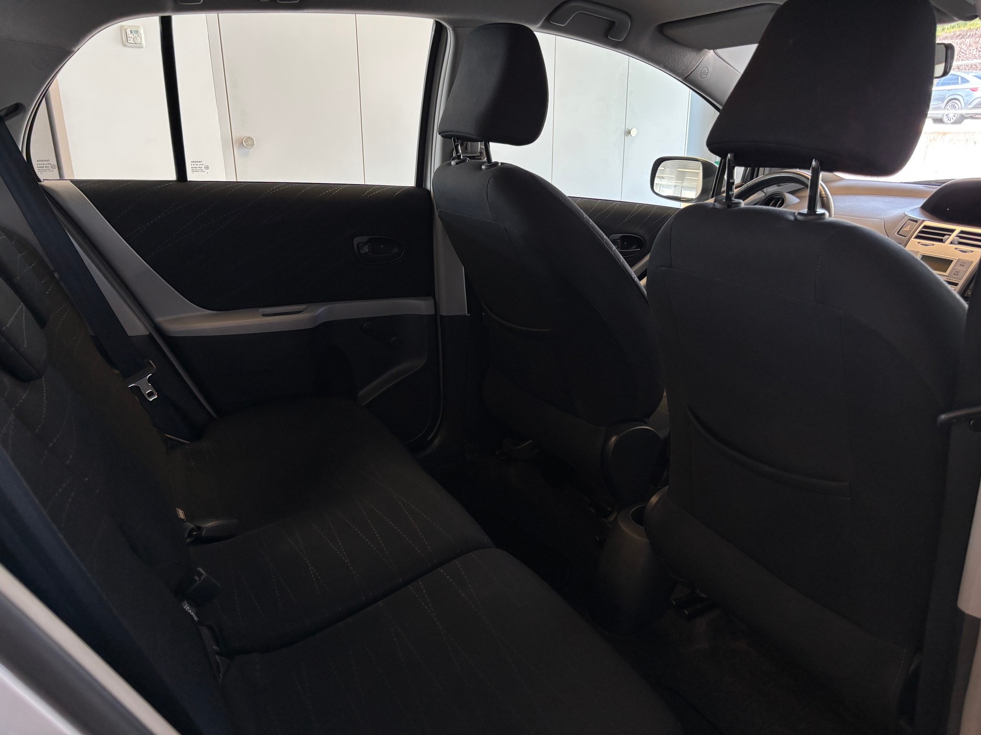 TOYOTA Yaris 1.3 Linea Sol-image-10