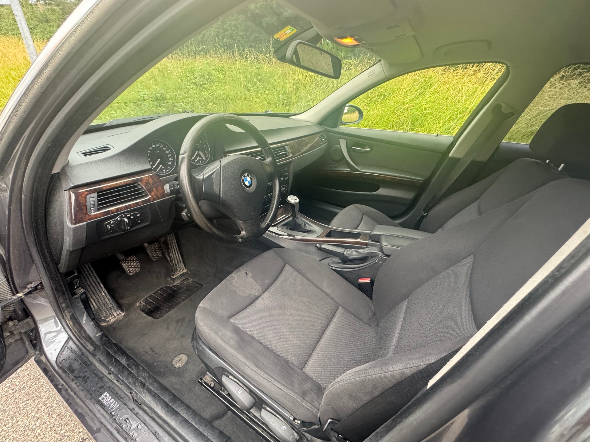 BMW 325i Touring-image-13