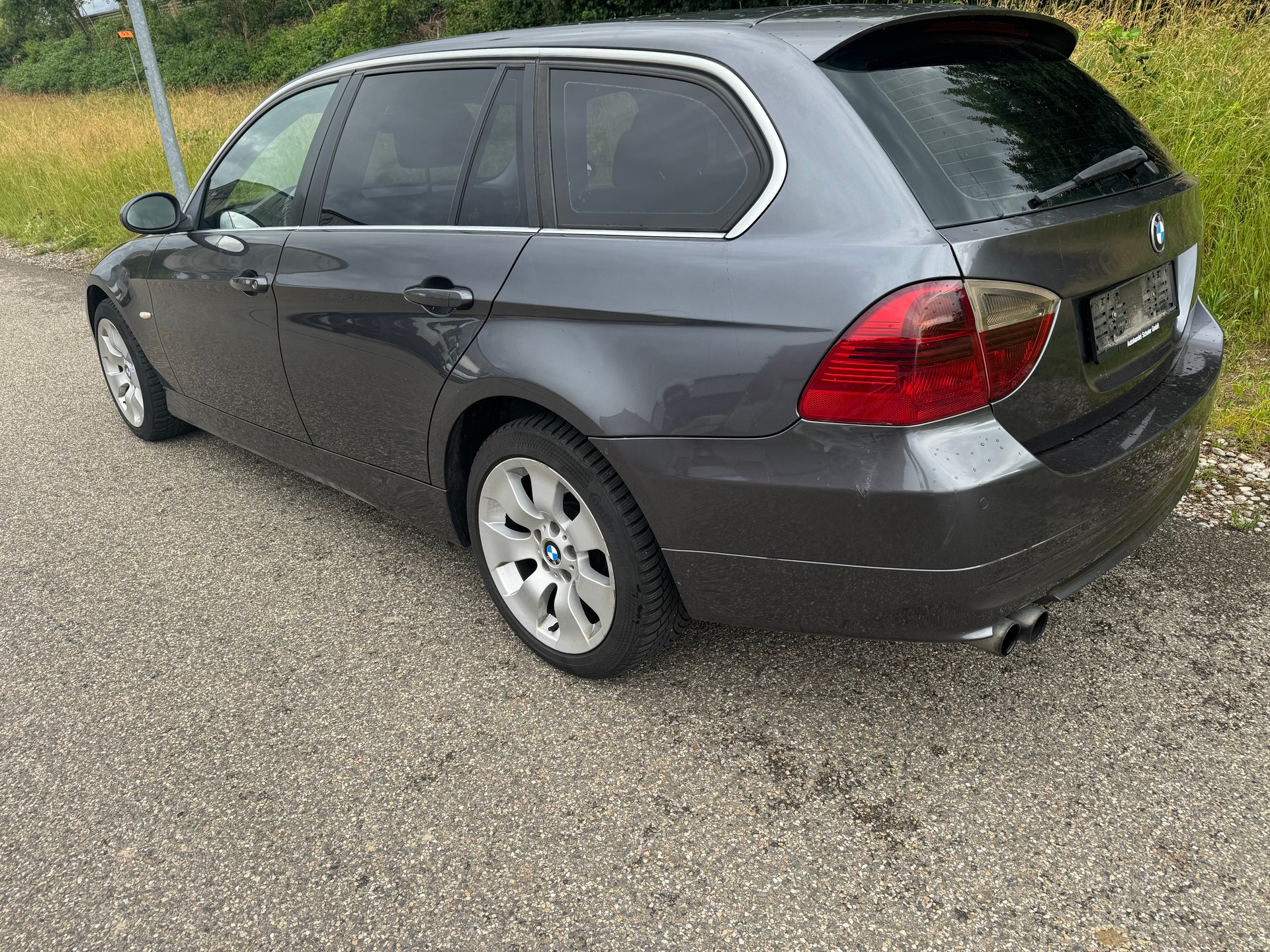 BMW 325i Touring-image-12