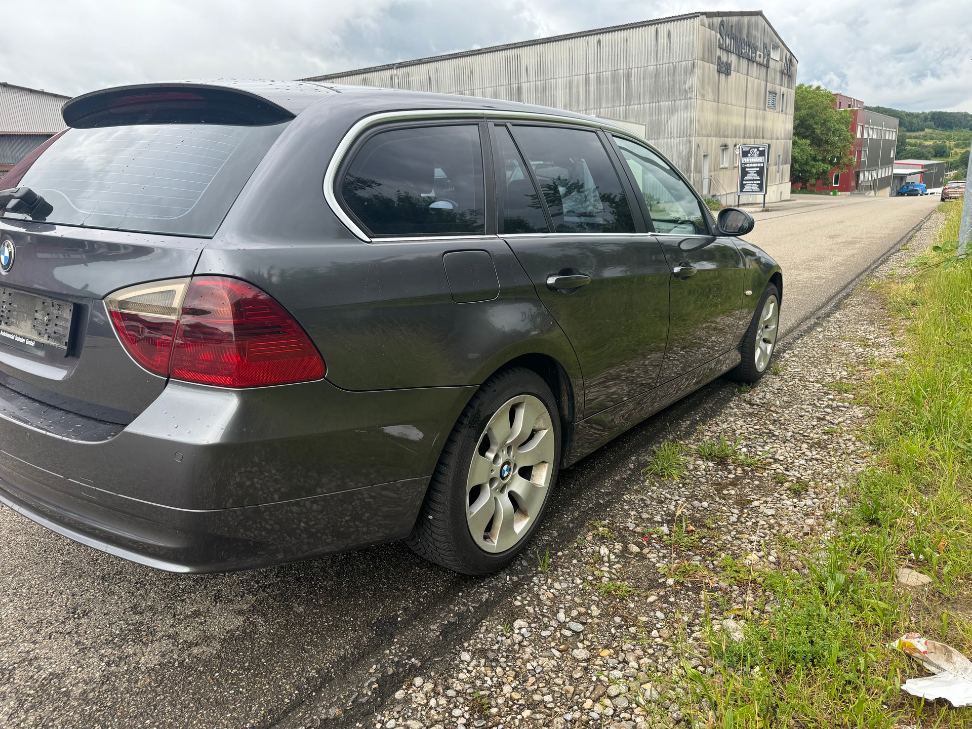BMW 325i Touring-image-10