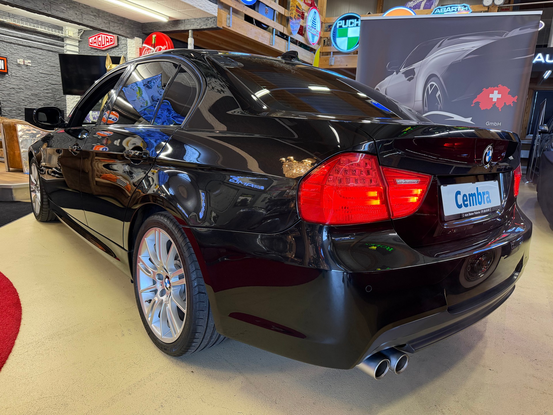 BMW 330i X-DRIVE AUTOMAT. CH WAGEN AUS 1 CH HAND. NUR 89`000 KM. MIT M-TECH PACKET. AB MFK. AB SERVICE. TOP AUSSTATTUNG !!-showroom-element-1
