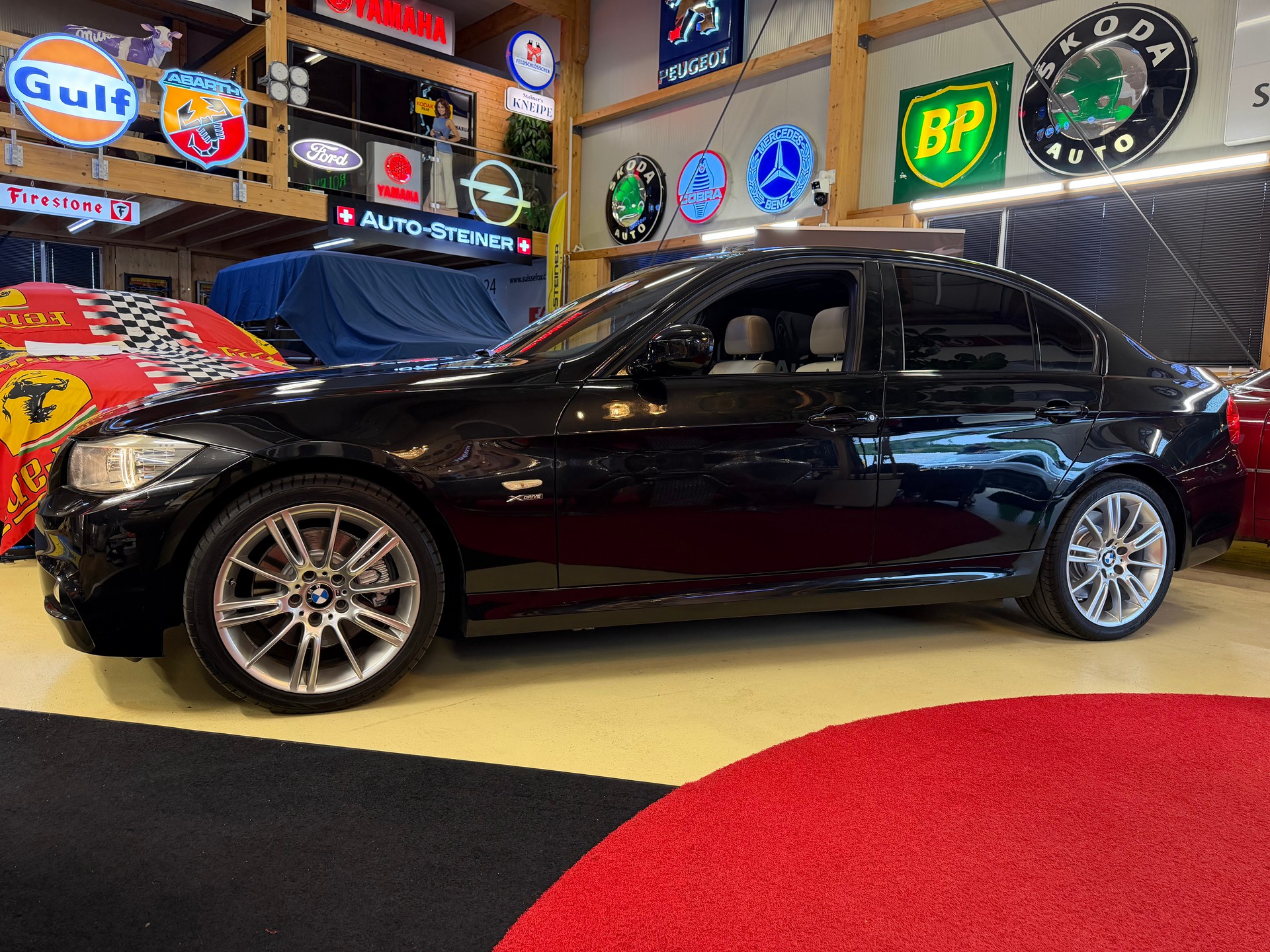 BMW 330i X-DRIVE AUTOMAT. CH WAGEN AUS 1 CH HAND. NUR 89`000 KM. MIT M-TECH PACKET. AB MFK. AB SERVICE. TOP AUSSTATTUNG !!-showroom-element-2