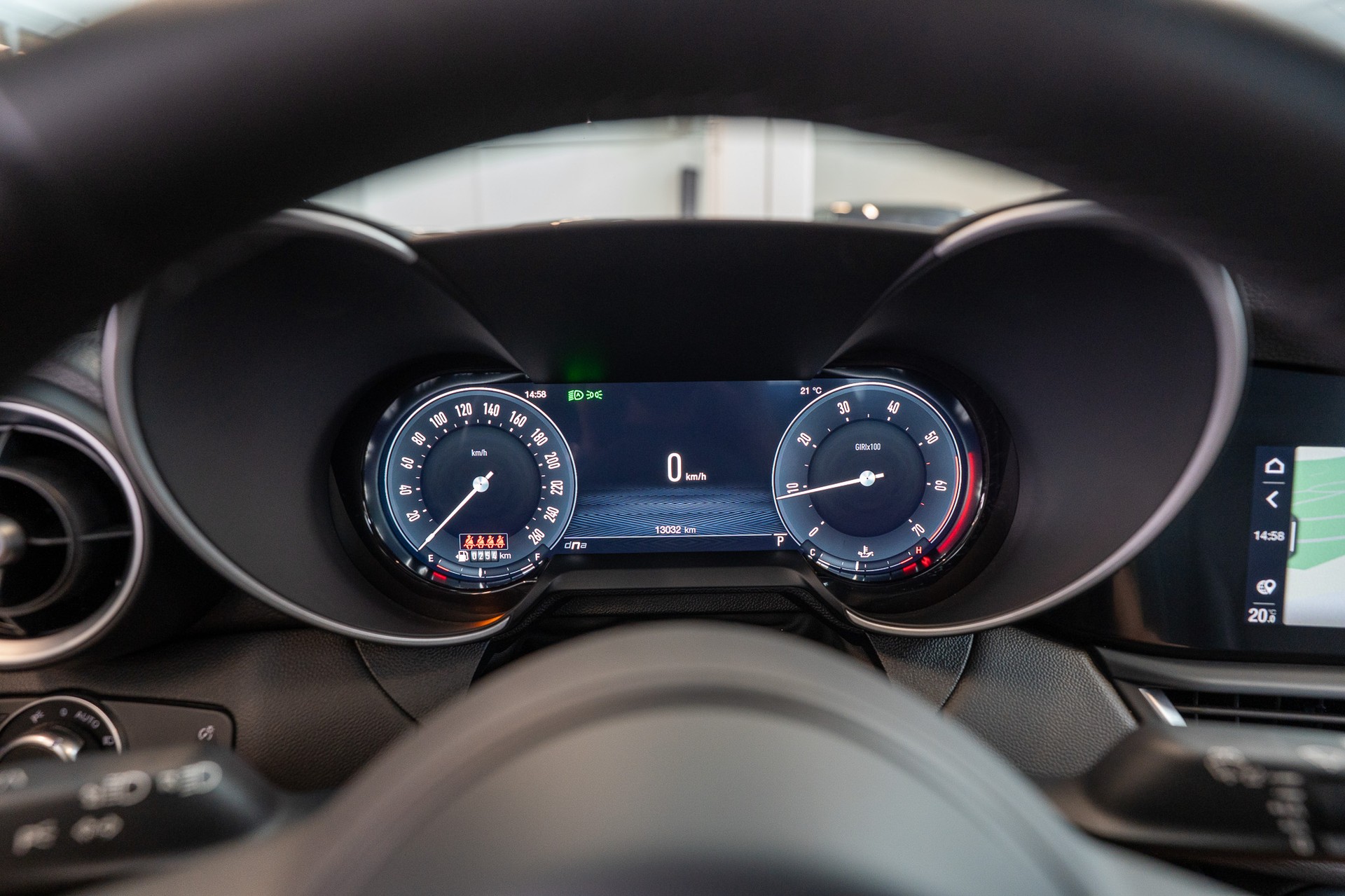 ALFA ROMEO Giulia 2.0 Q4 TI / Rückfahrkamera / el.Sitze-image-19