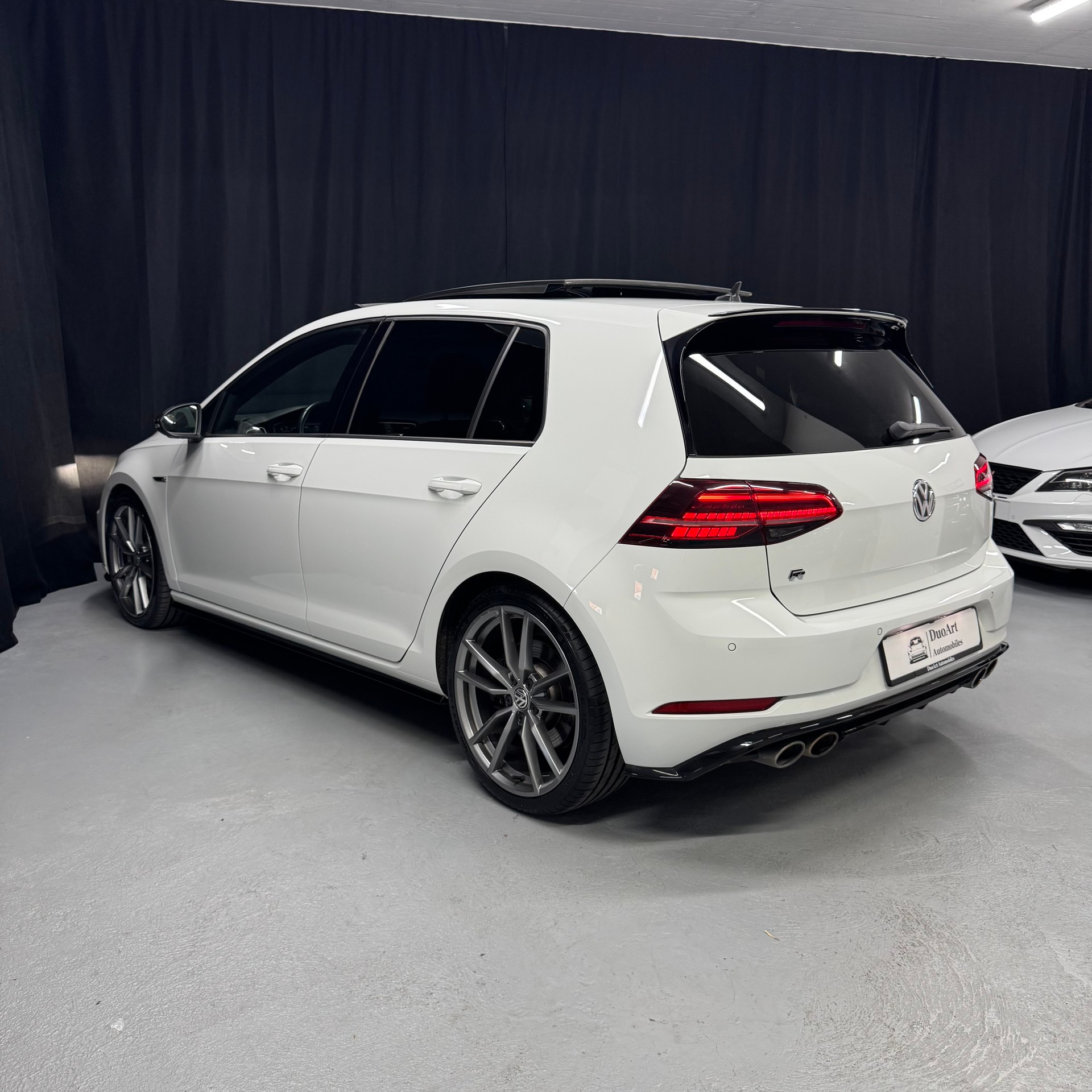 VW Golf 2.0 TSI R 4Motion DSG-image-10