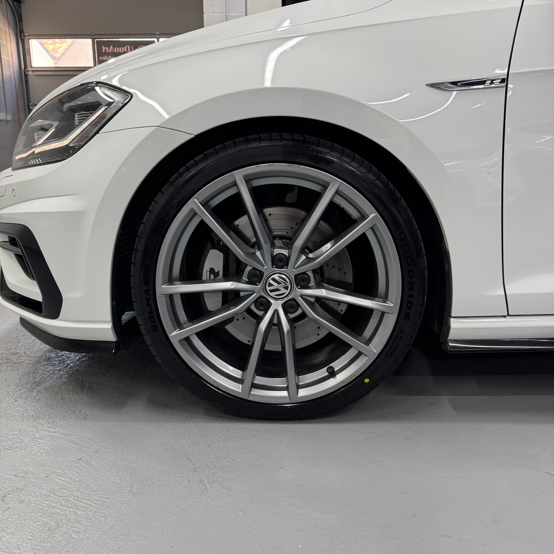 VW Golf 2.0 TSI R 4Motion DSG-image-6
