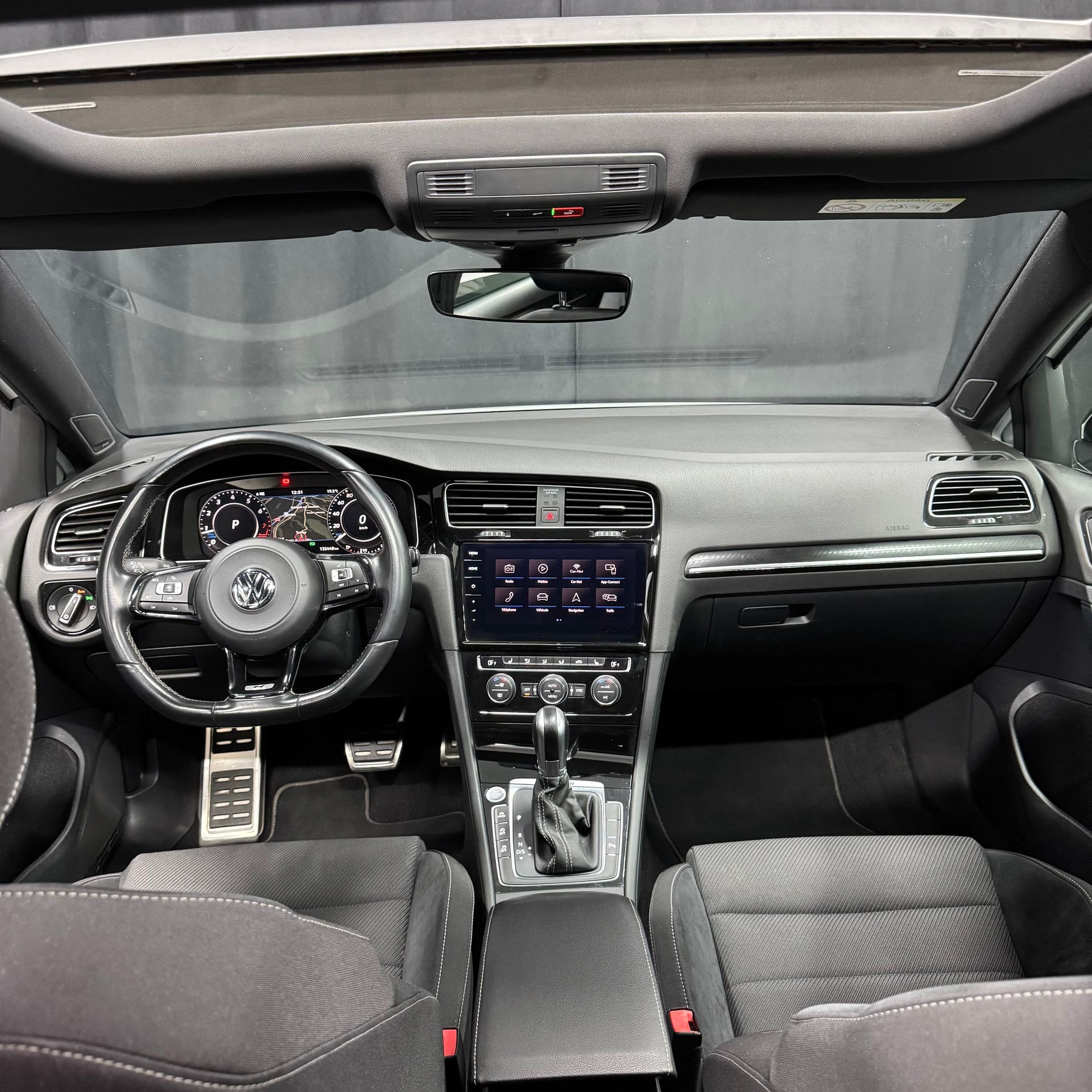 VW Golf 2.0 TSI R 4Motion DSG-image-12