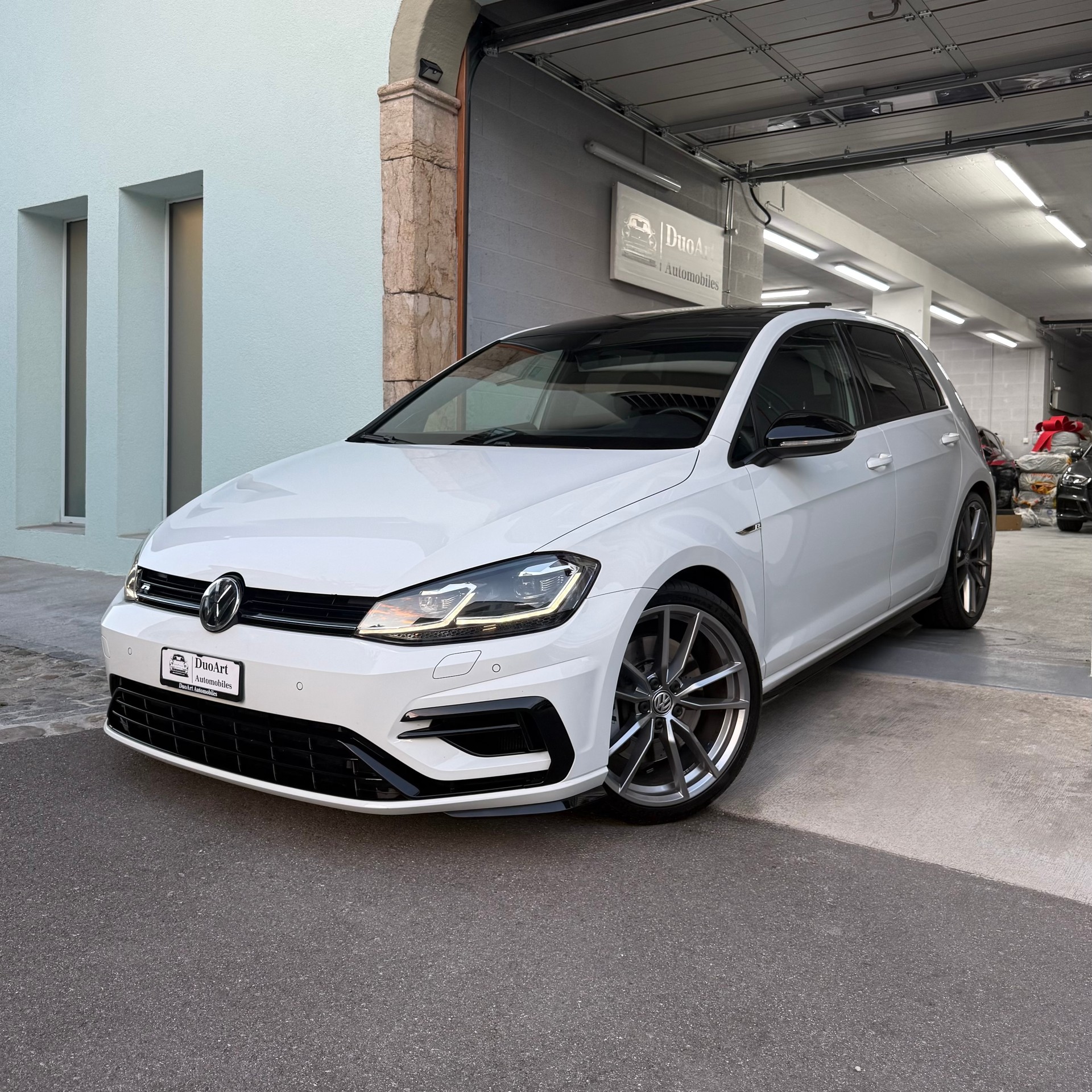 VW Golf 2.0 TSI R 4Motion DSG-image-0