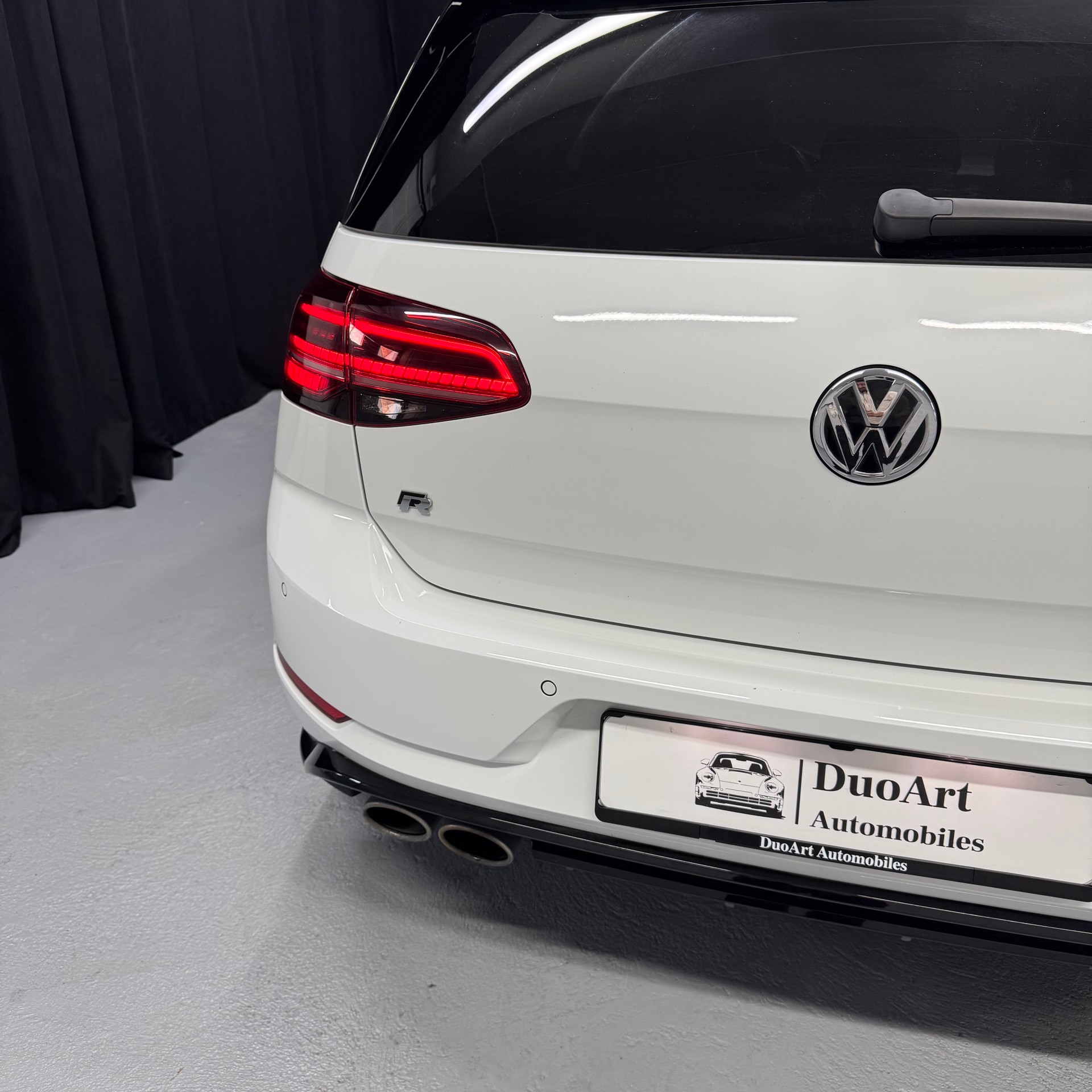 VW Golf 2.0 TSI R 4Motion DSG-image-9