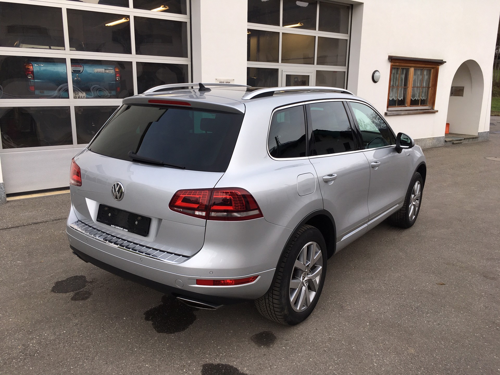 VW Touareg 3.0 TDI BMT Edition X Tiptronic-image-2