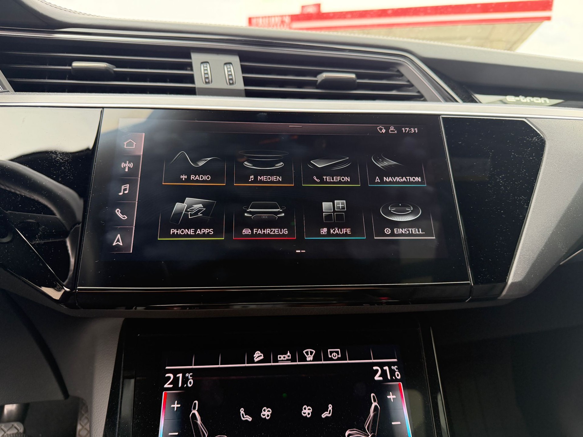 AUDI e-tron 55 Advanced quattro-image-16