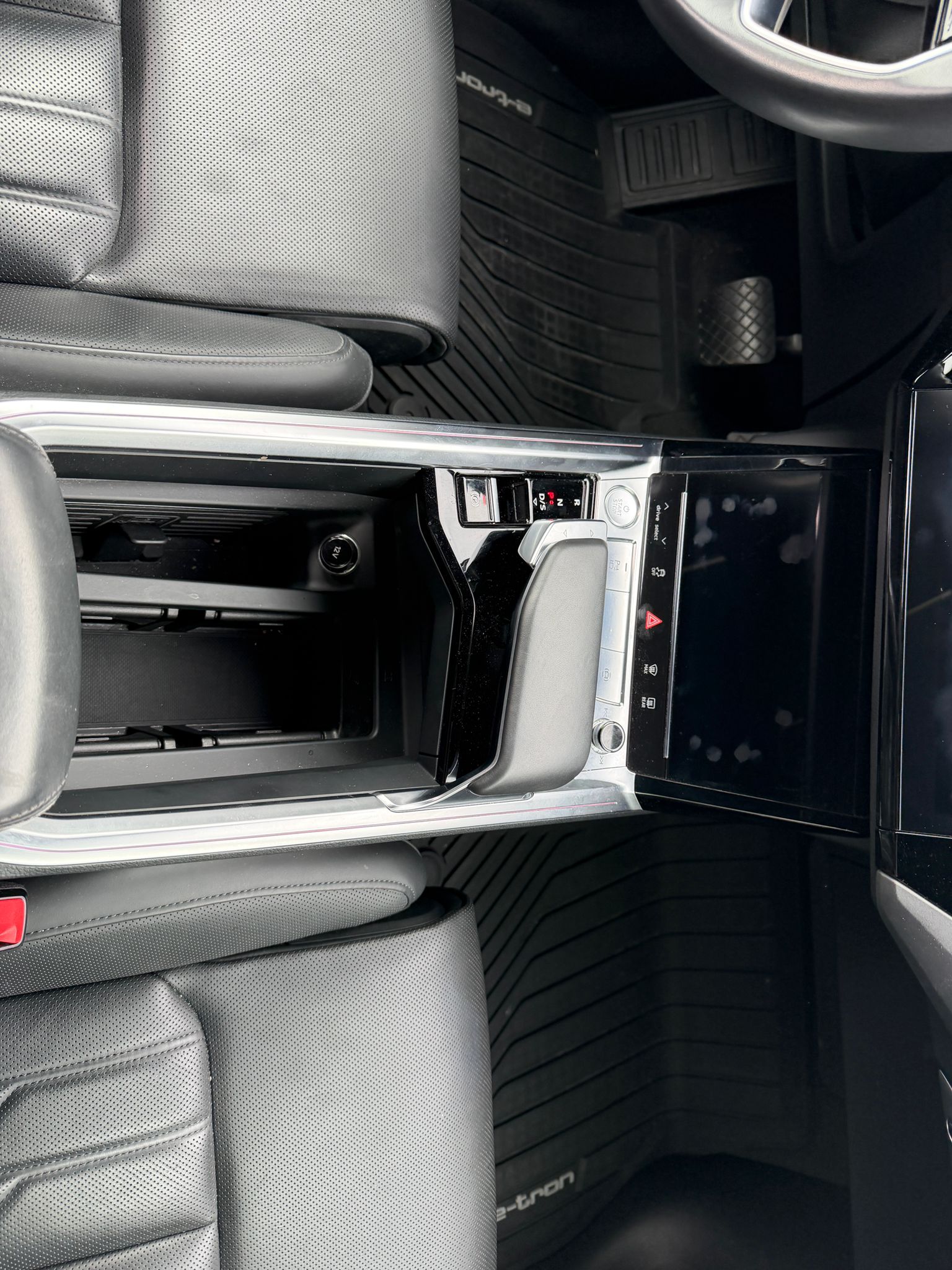AUDI e-tron 55 Advanced quattro-image-23
