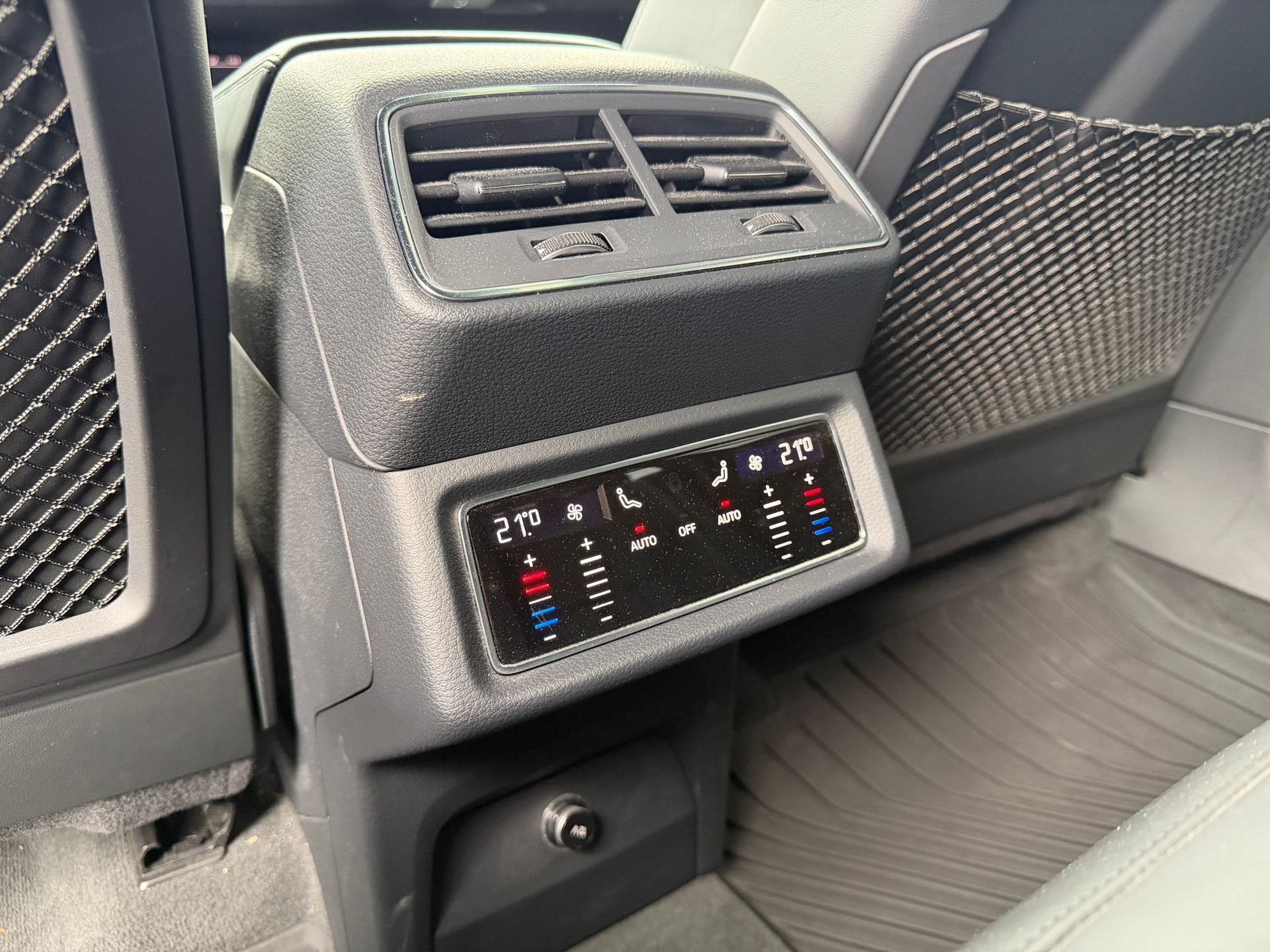 AUDI e-tron 55 Advanced quattro-image-28