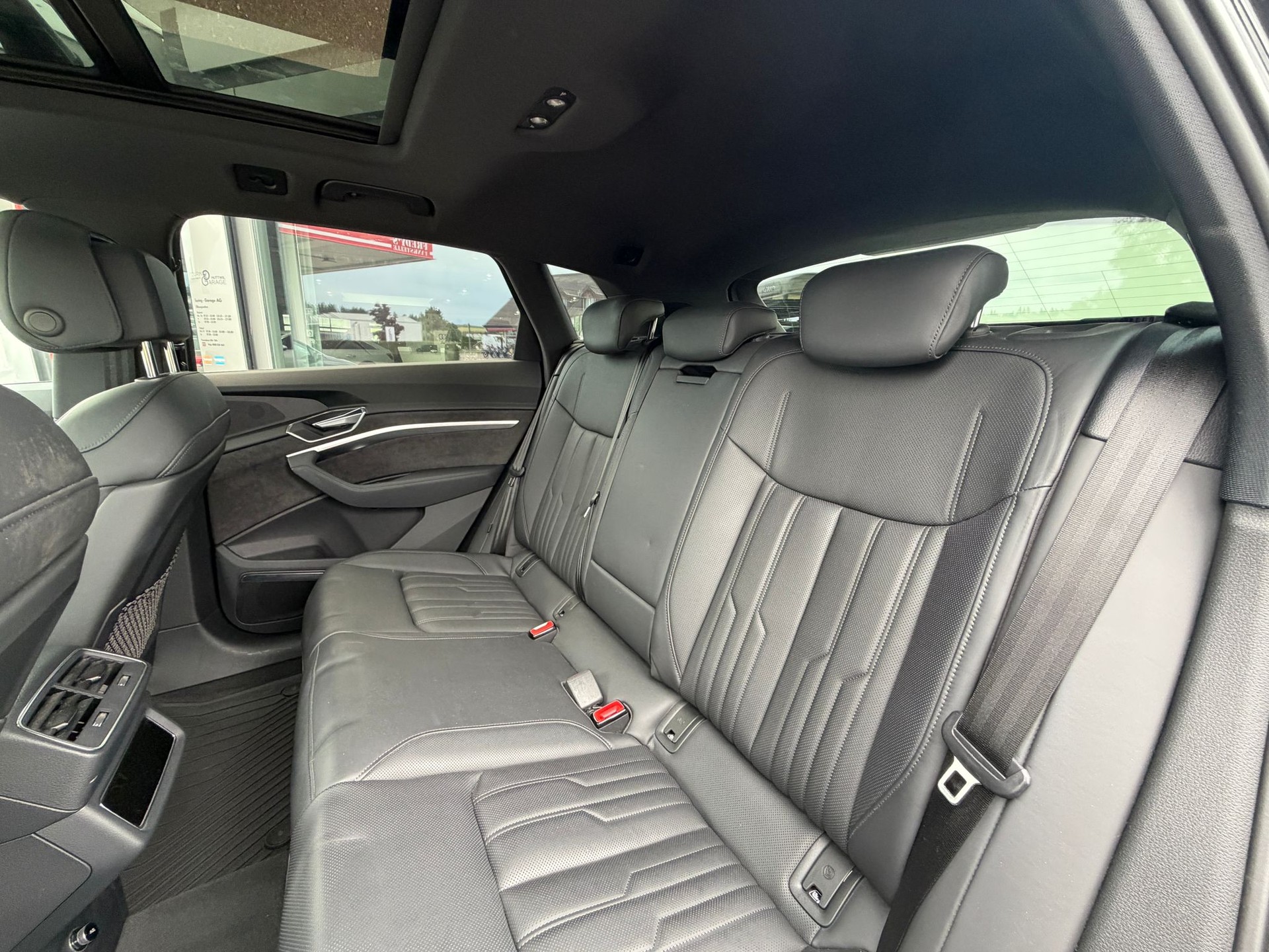 AUDI e-tron 55 Advanced quattro-image-26