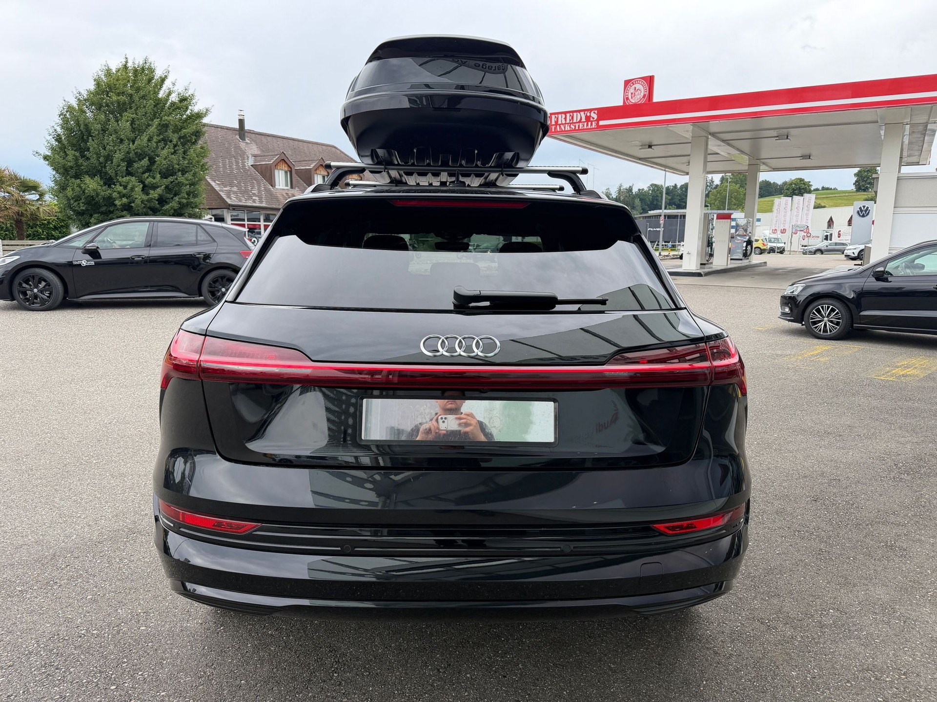 AUDI e-tron 55 Advanced quattro-image-4