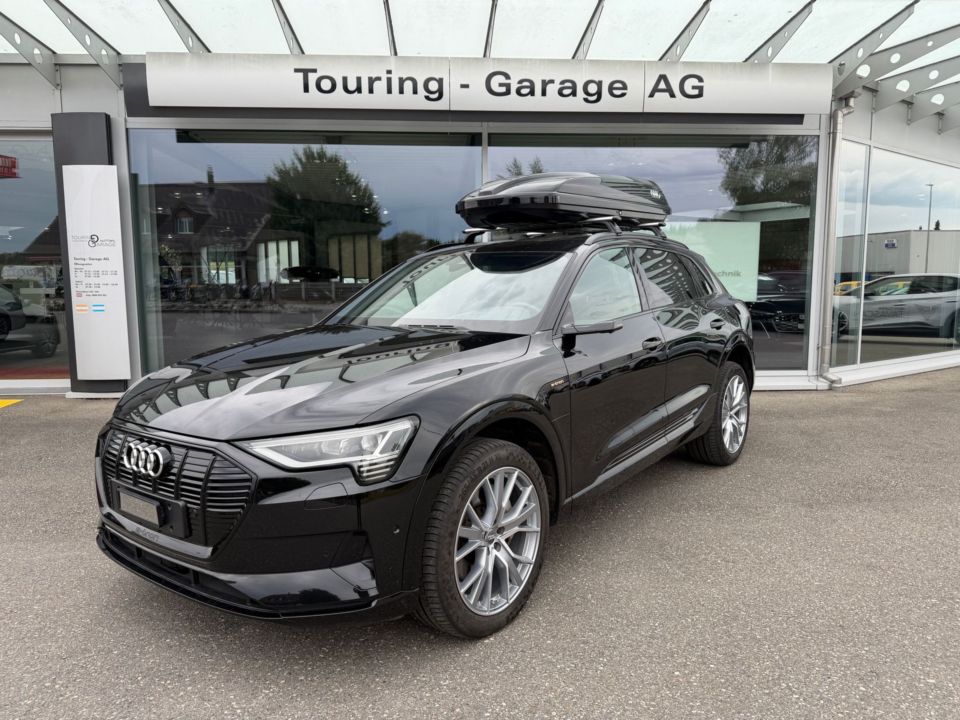 AUDI e-tron 55 Advanced quattro-image-0