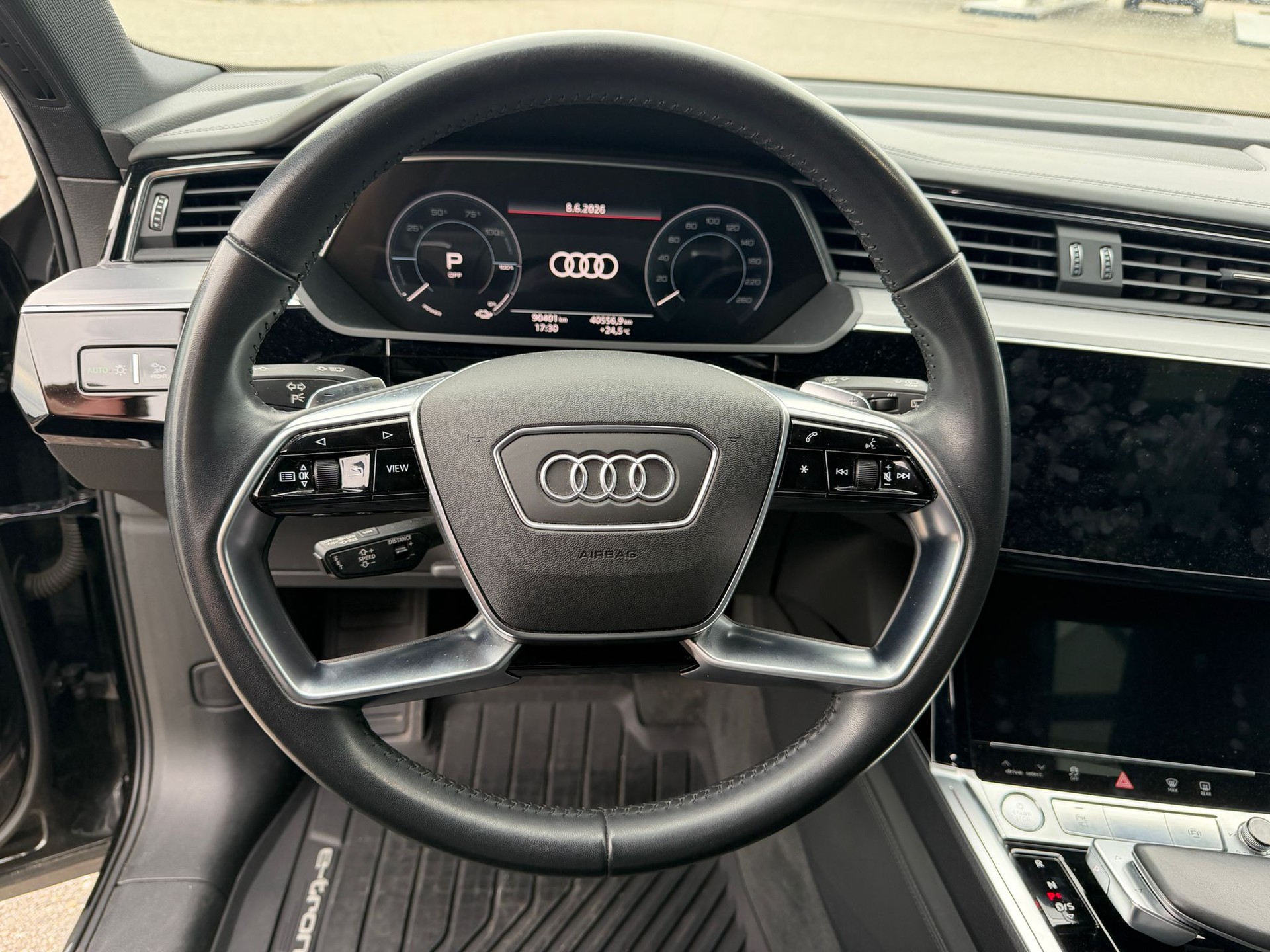 AUDI e-tron 55 Advanced quattro-image-15
