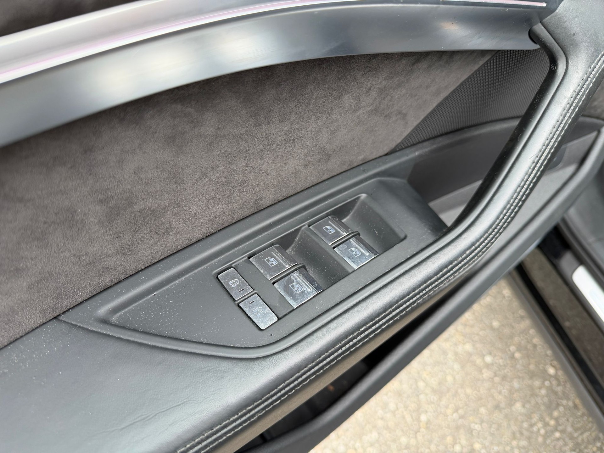 AUDI e-tron 55 Advanced quattro-image-13