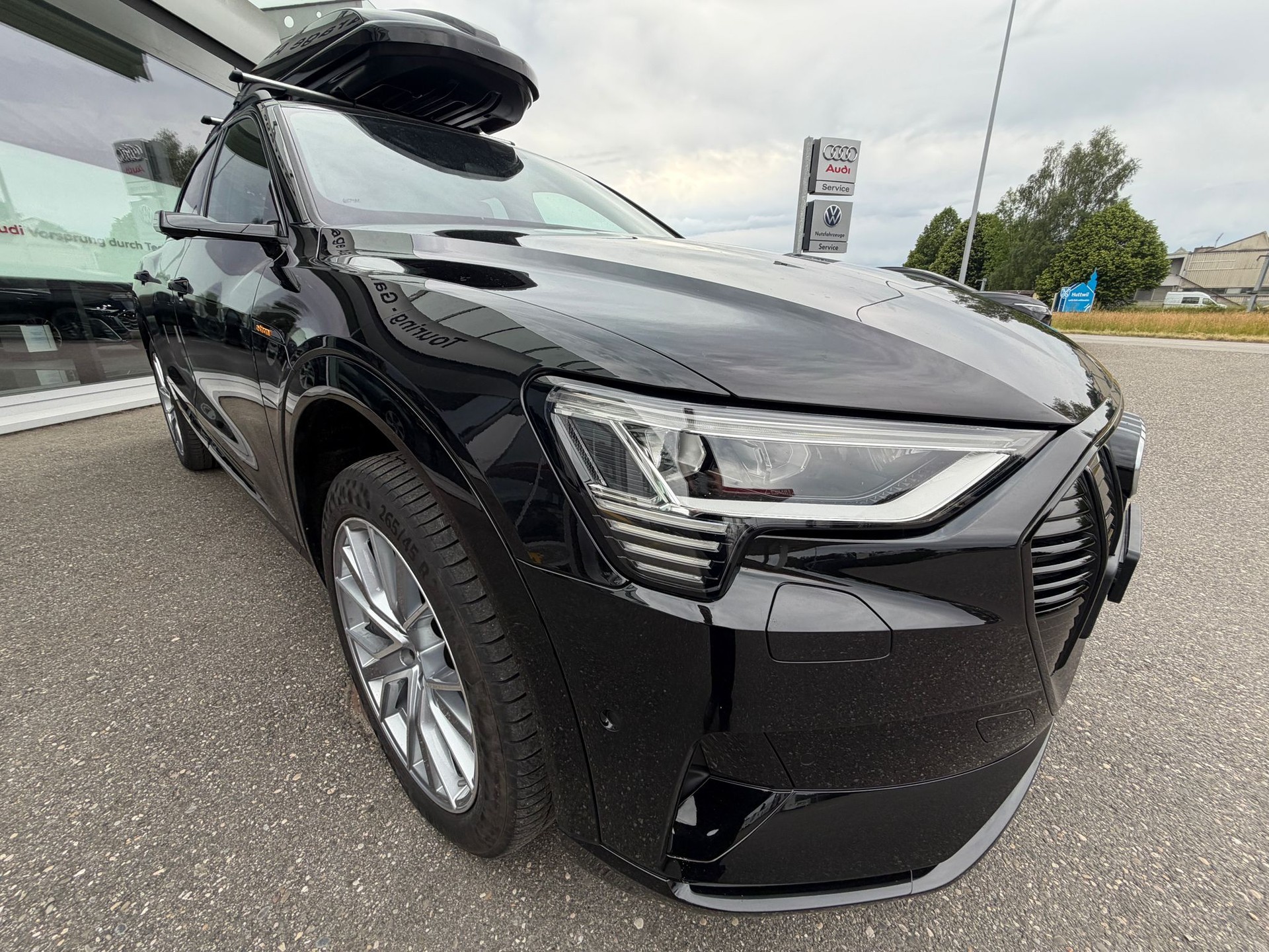 AUDI e-tron 55 Advanced quattro-image-9