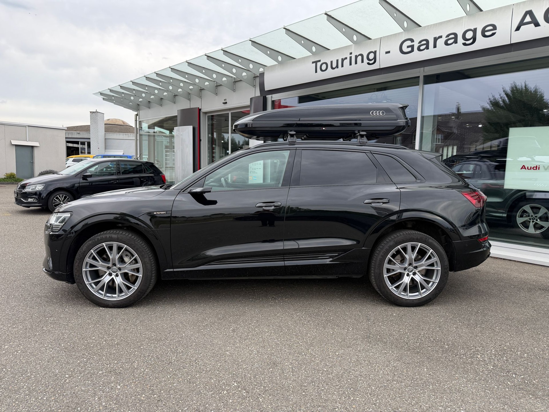 AUDI e-tron 55 Advanced quattro-image-1