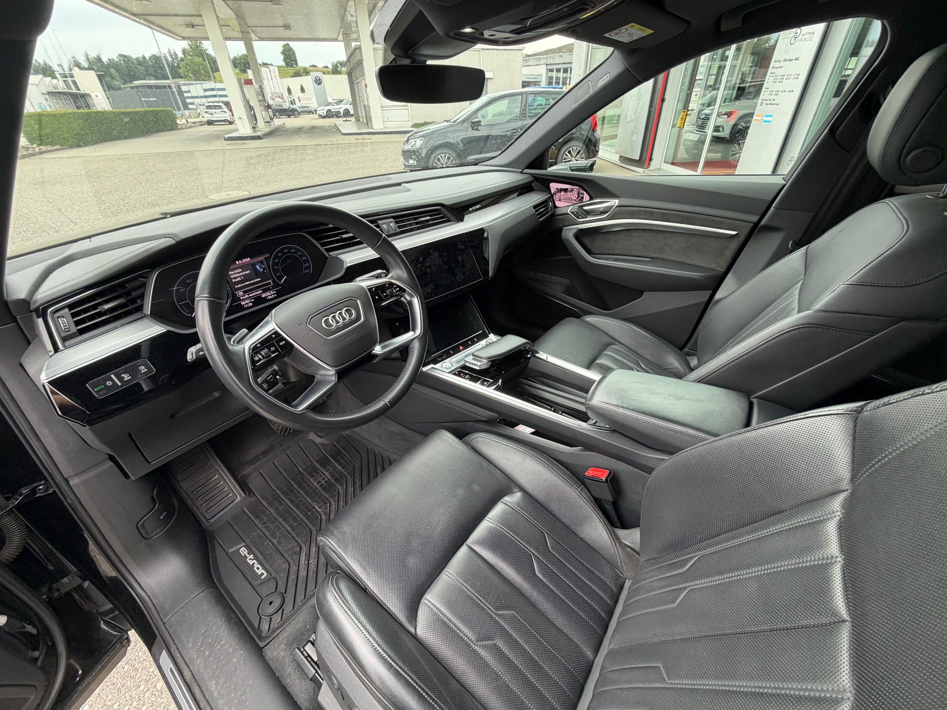 AUDI e-tron 55 Advanced quattro-image-11