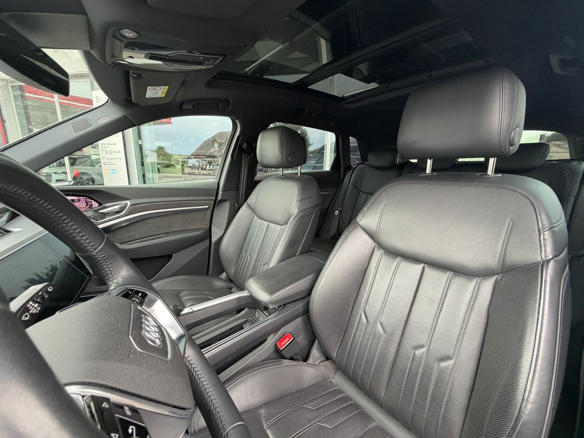 AUDI e-tron 55 Advanced quattro-image-25
