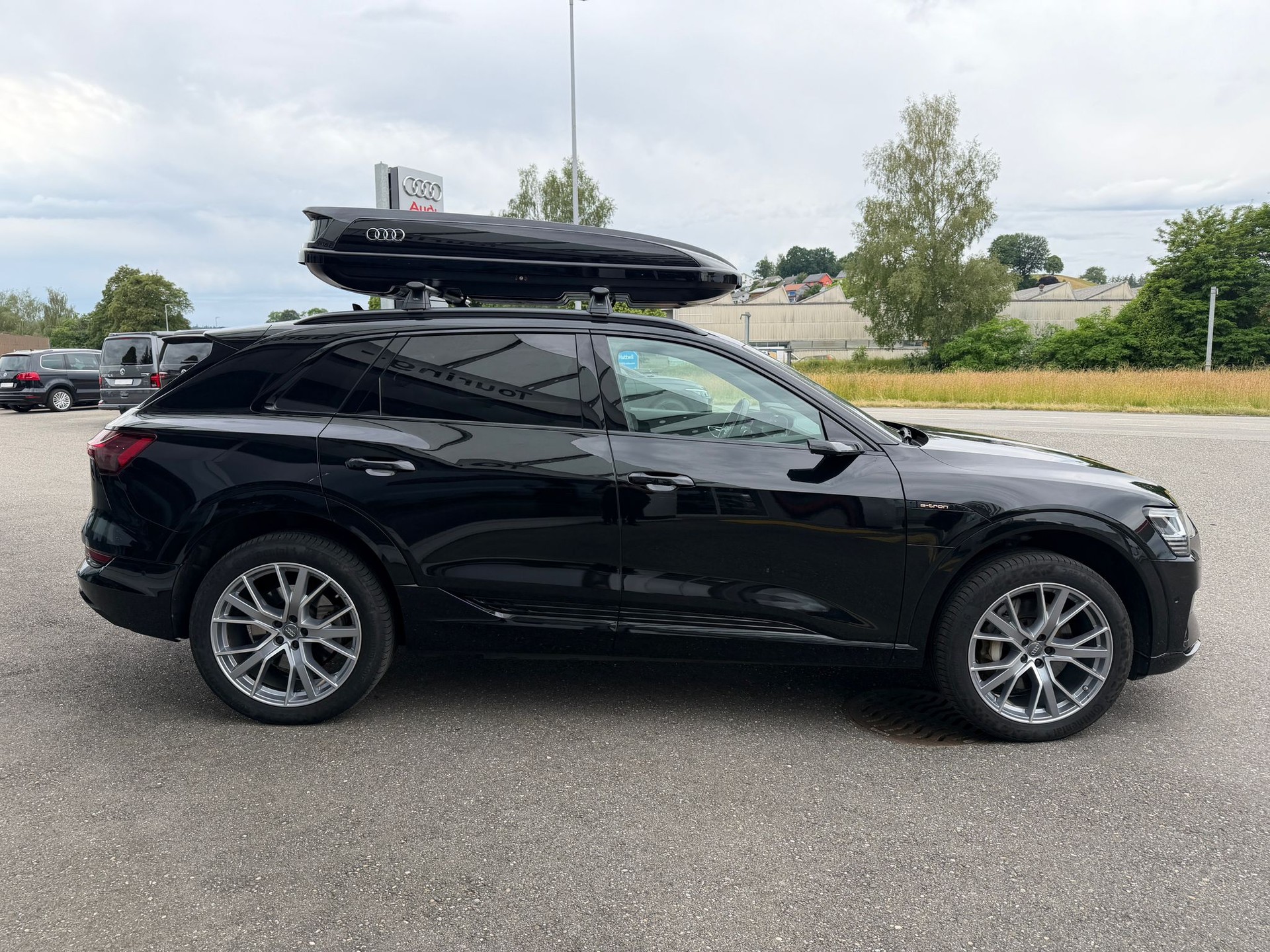 AUDI e-tron 55 Advanced quattro-image-6