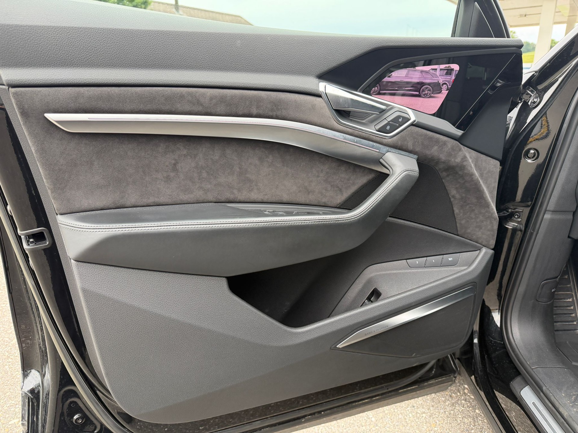 AUDI e-tron 55 Advanced quattro-image-12