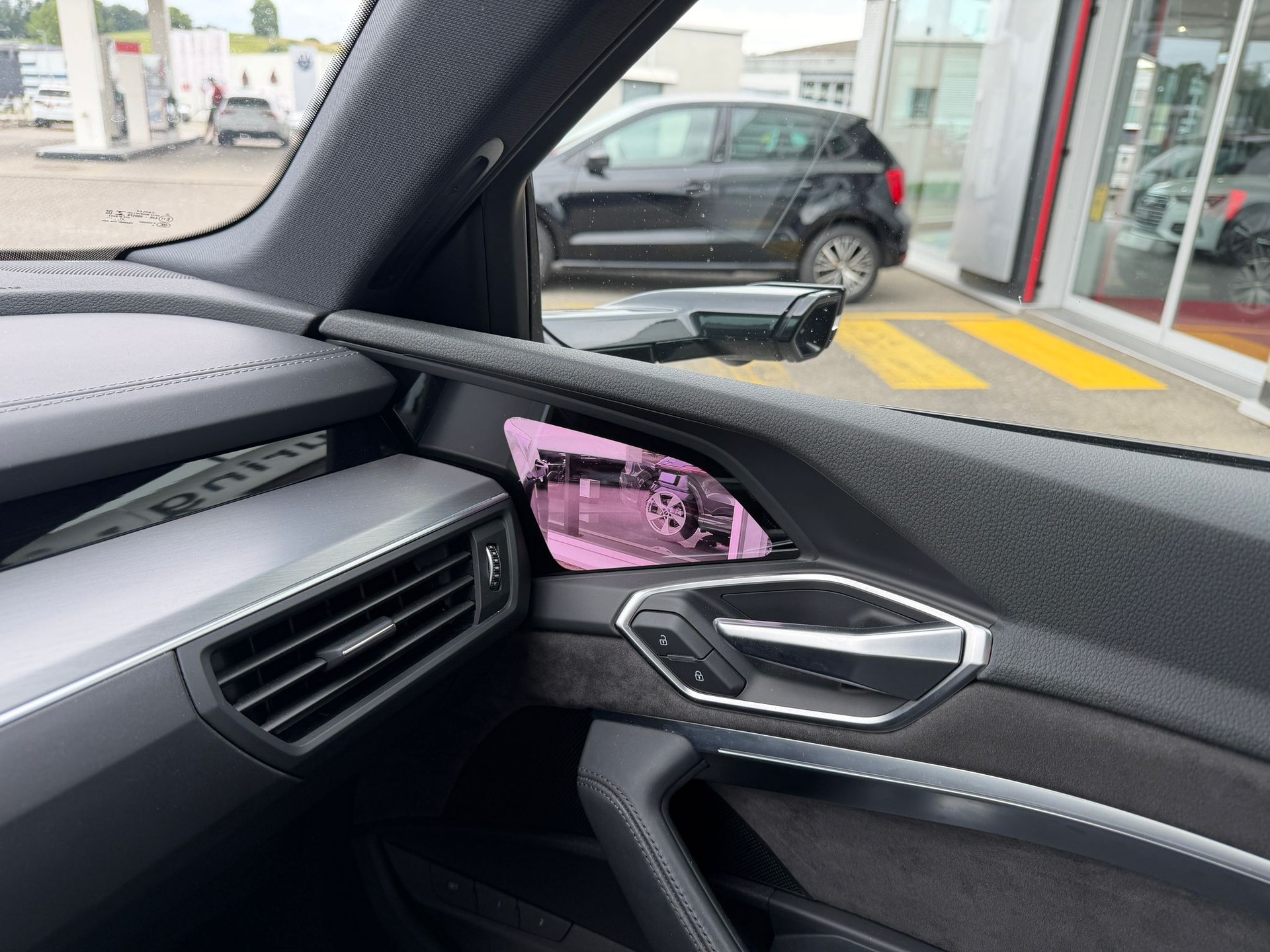 AUDI e-tron 55 Advanced quattro-image-21